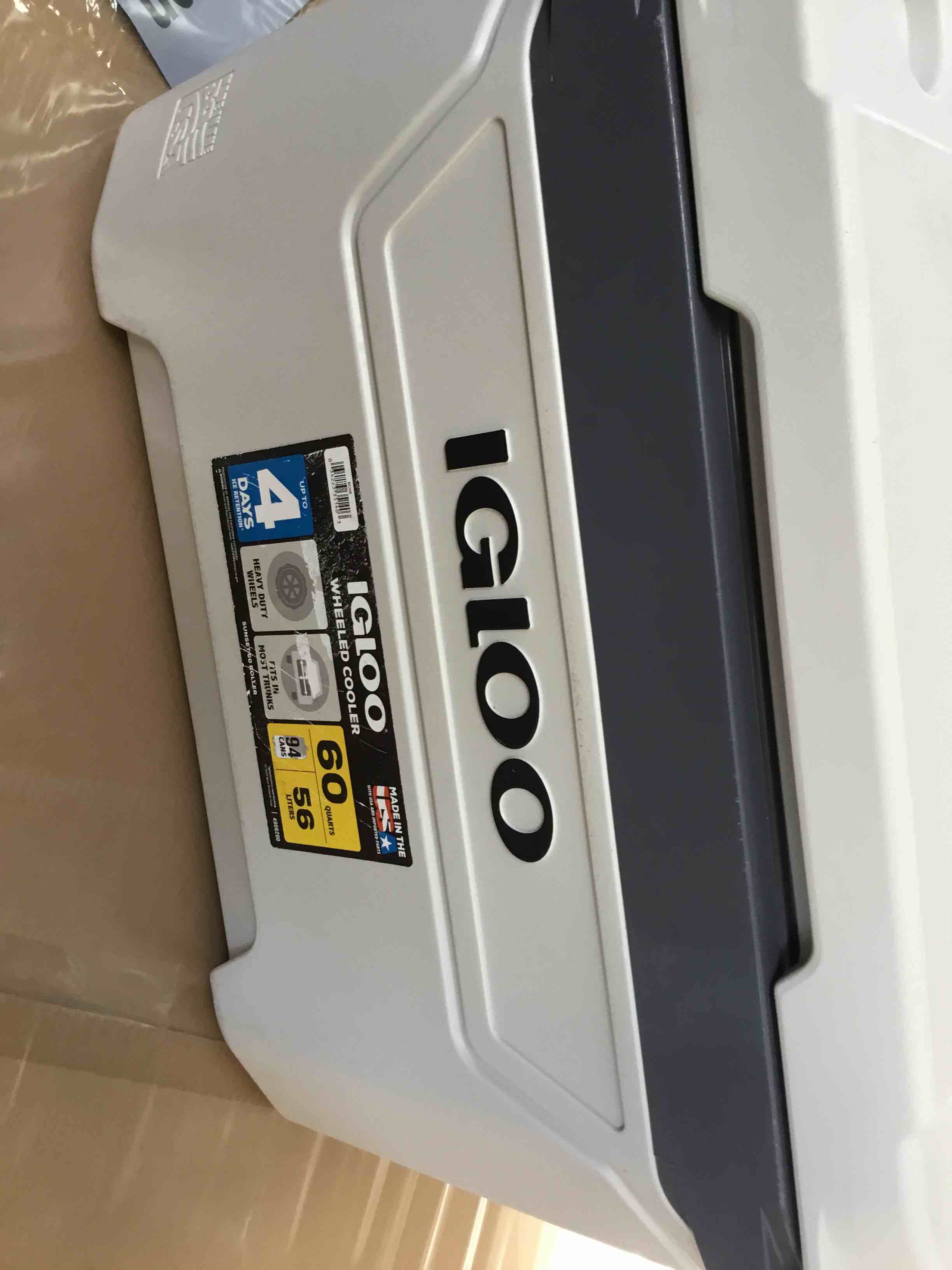 ((( missing one wheel))) IGLOO 60 Quarts cooler 
