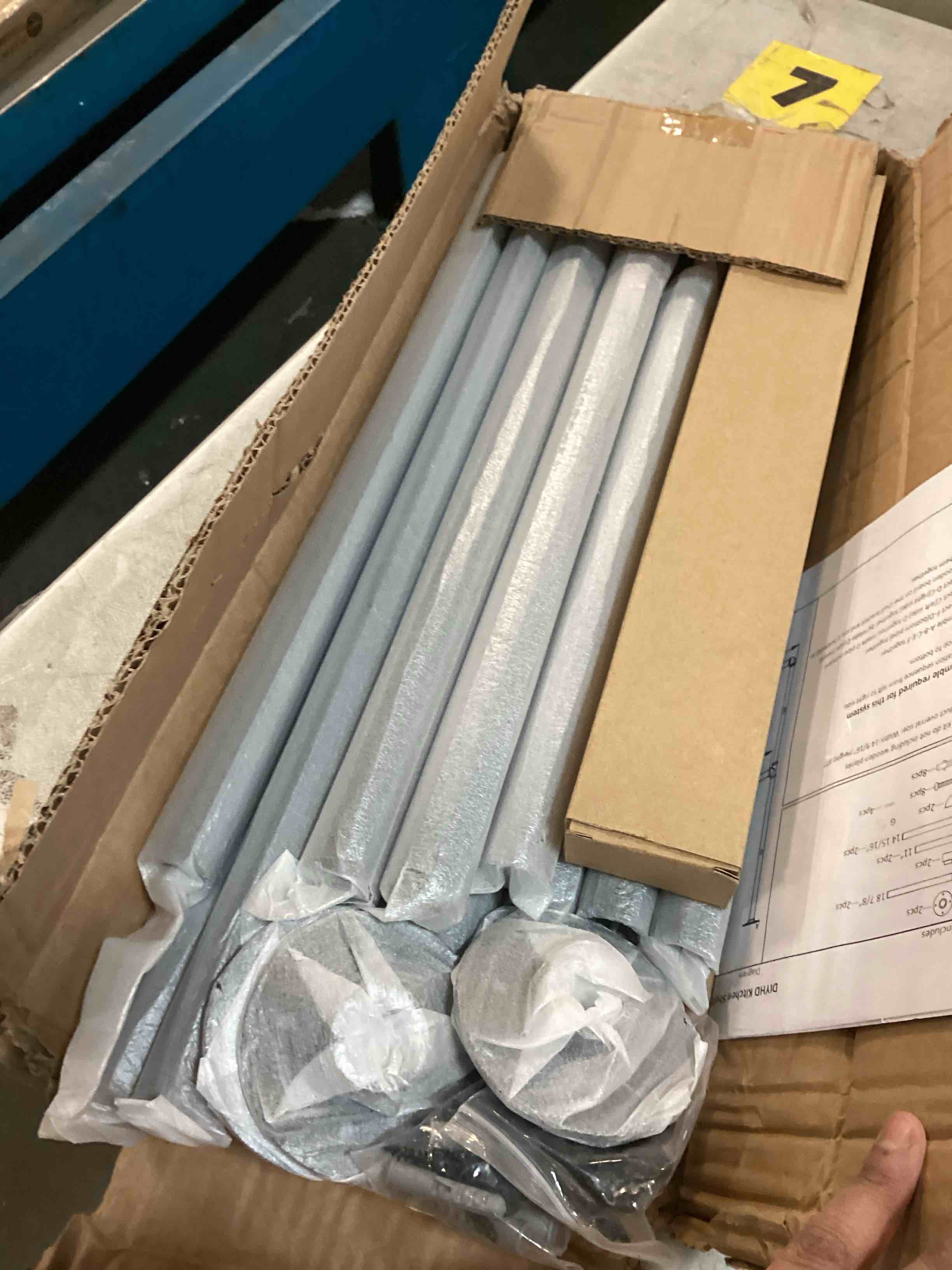 https://s3.amazonaws.com/lotting-images-prod/bidfta/PPE2164132_1738608345624.jpeg