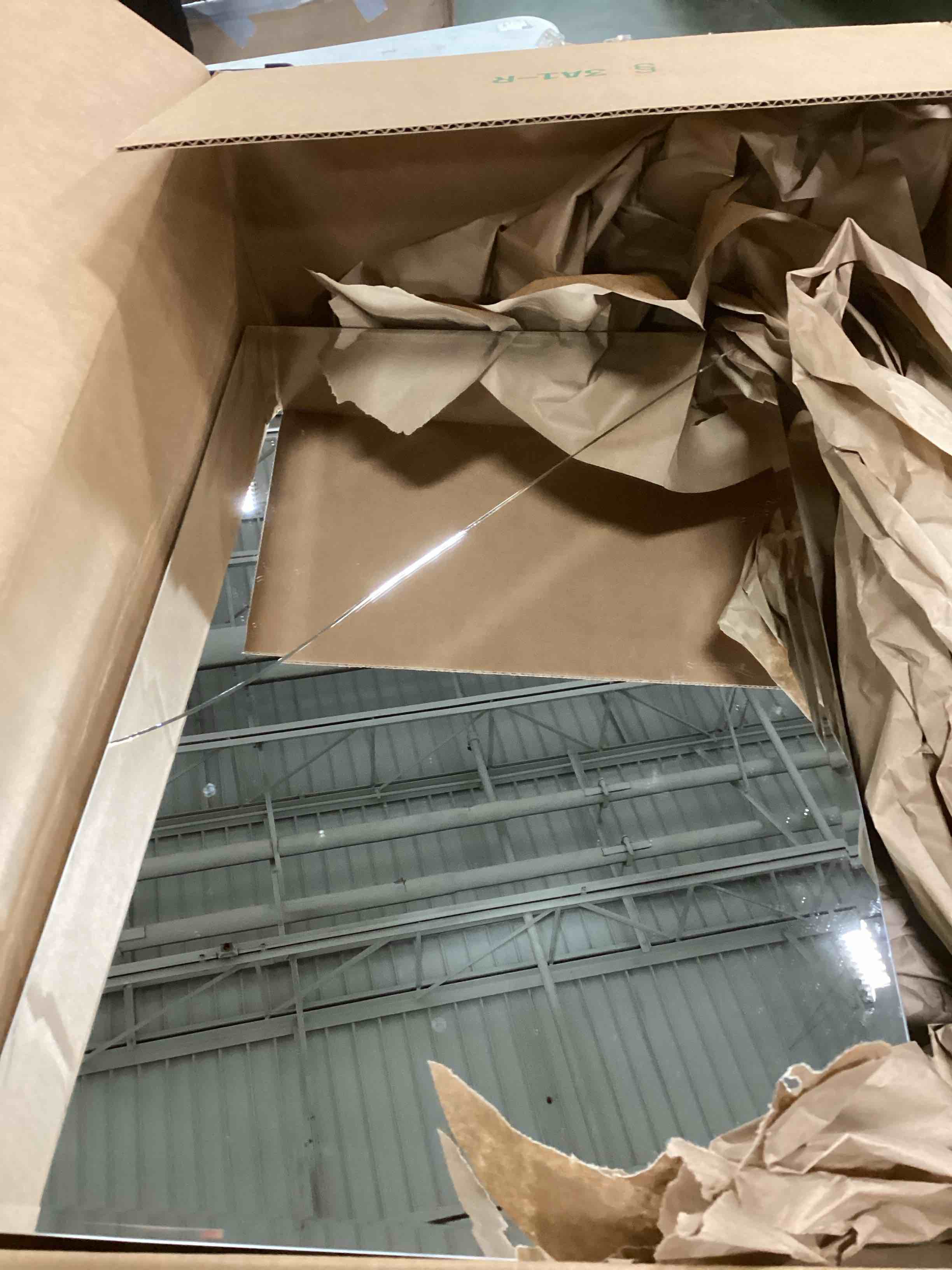 https://s3.amazonaws.com/lotting-images-prod/bidfta/PPE2165058_1738931045986.jpeg