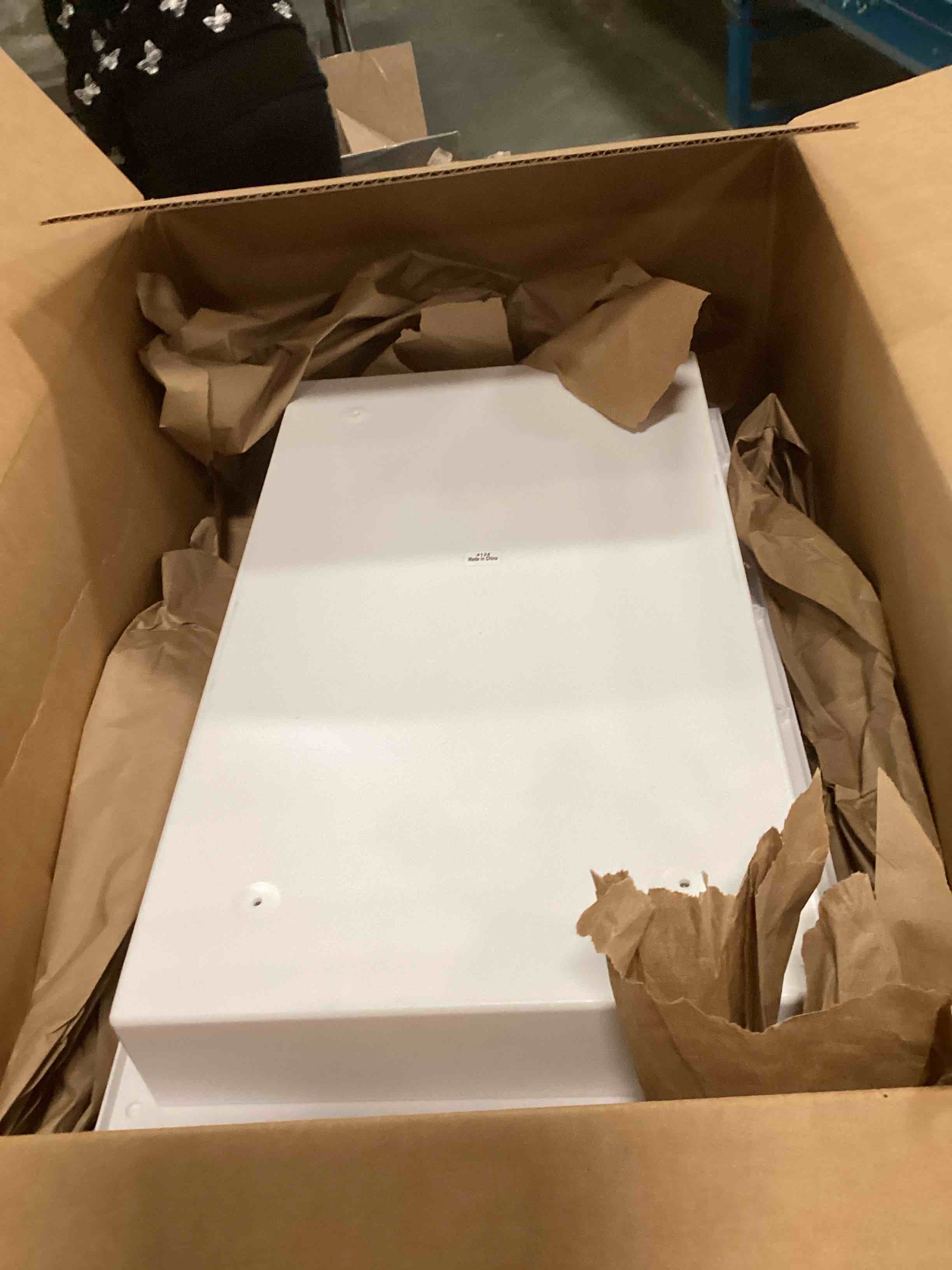 https://s3.amazonaws.com/lotting-images-prod/bidfta/PPE2165058_1738931065195.jpeg