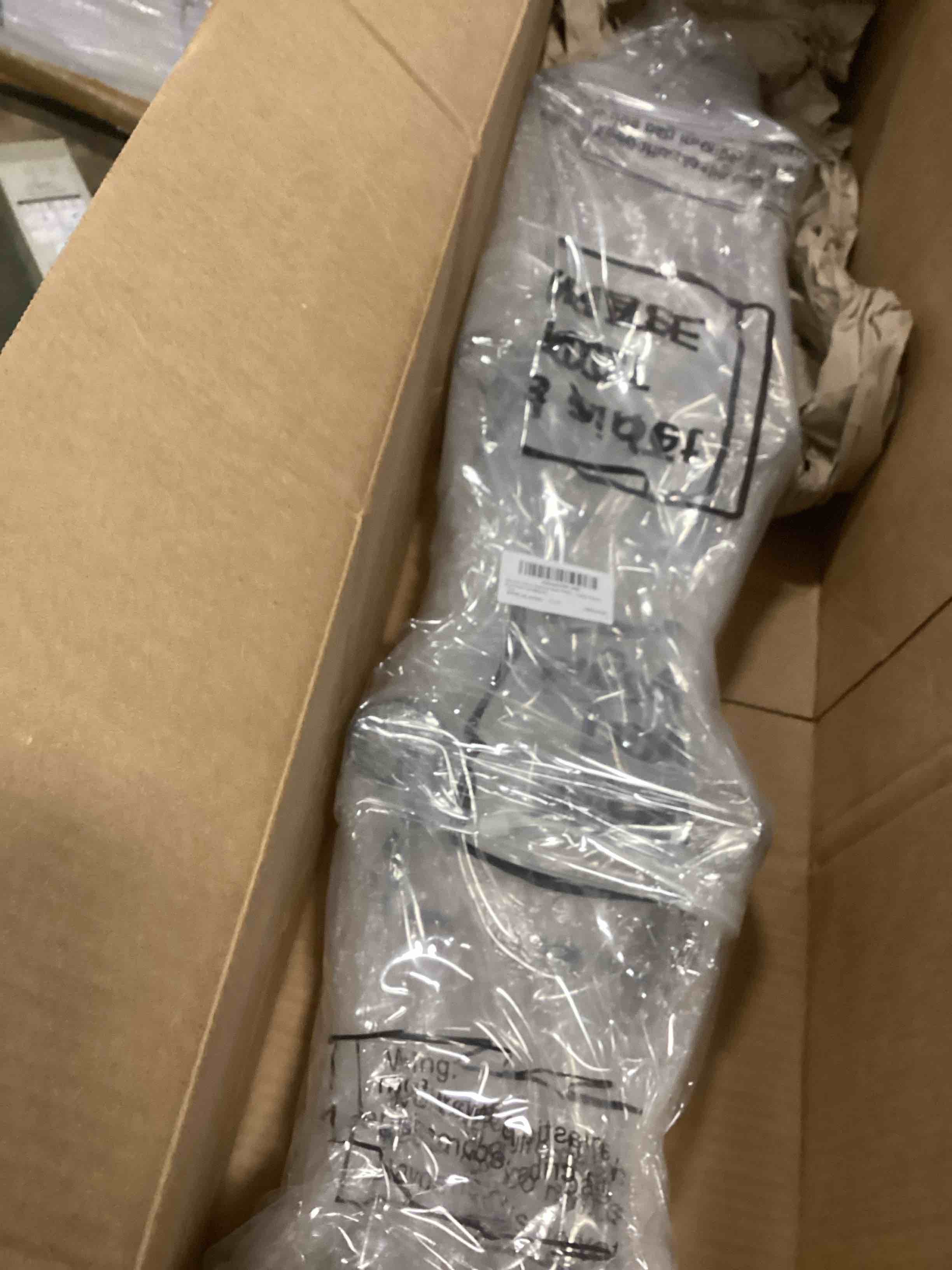 https://s3.amazonaws.com/lotting-images-prod/bidfta/PPE2165082_1738961287156.jpeg