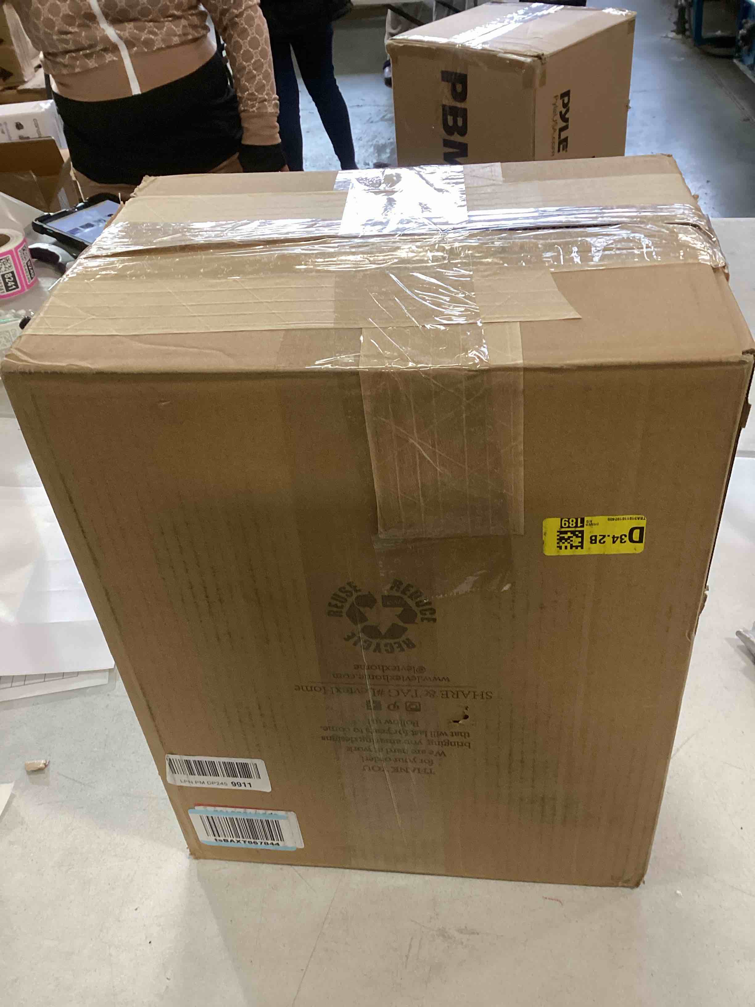 https://s3.amazonaws.com/lotting-images-prod/bidfta/PPE2165325_1740404687899.jpeg