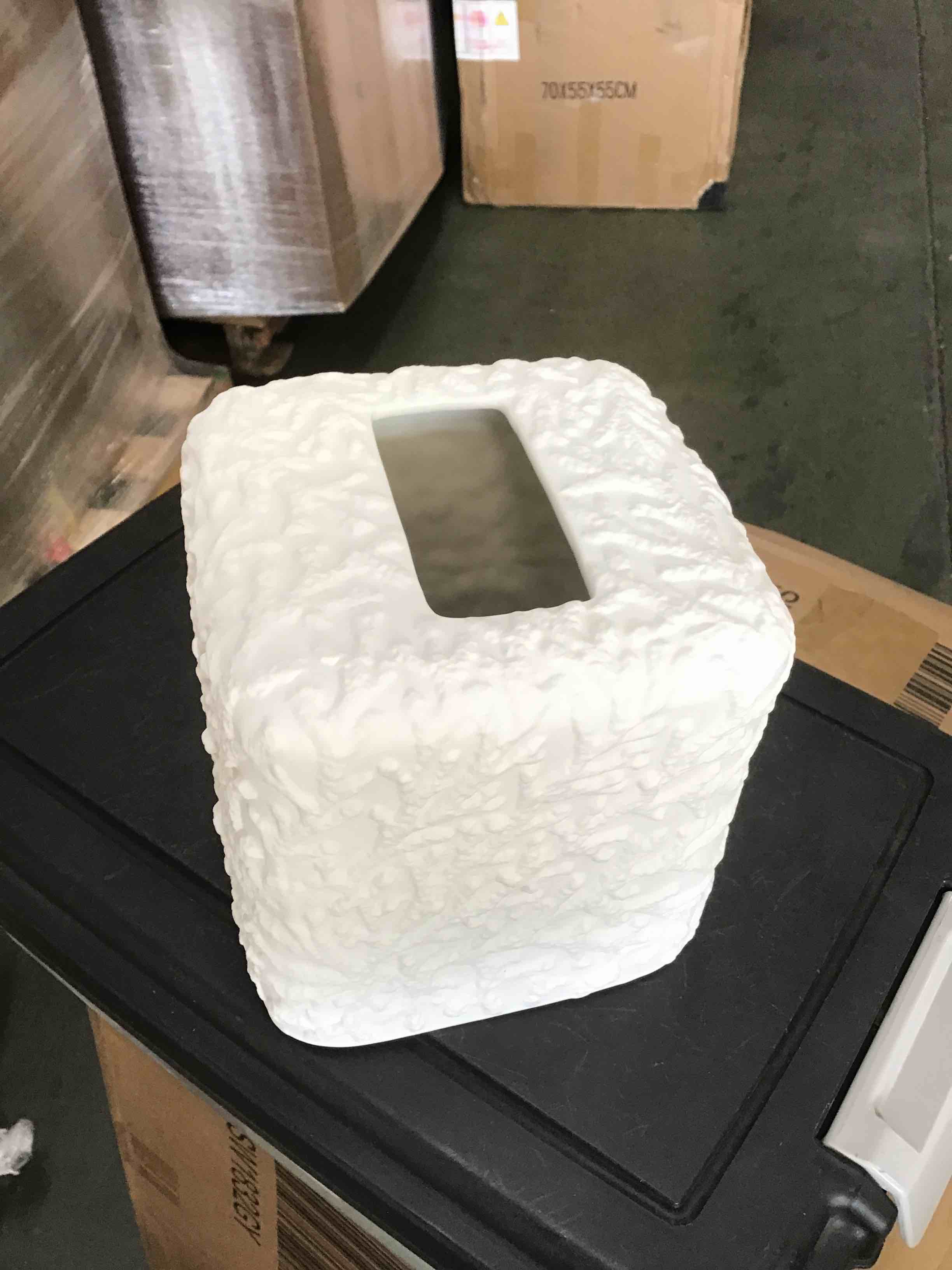https://s3.amazonaws.com/lotting-images-prod/bidfta/PPE2166340_1740751985186.jpeg