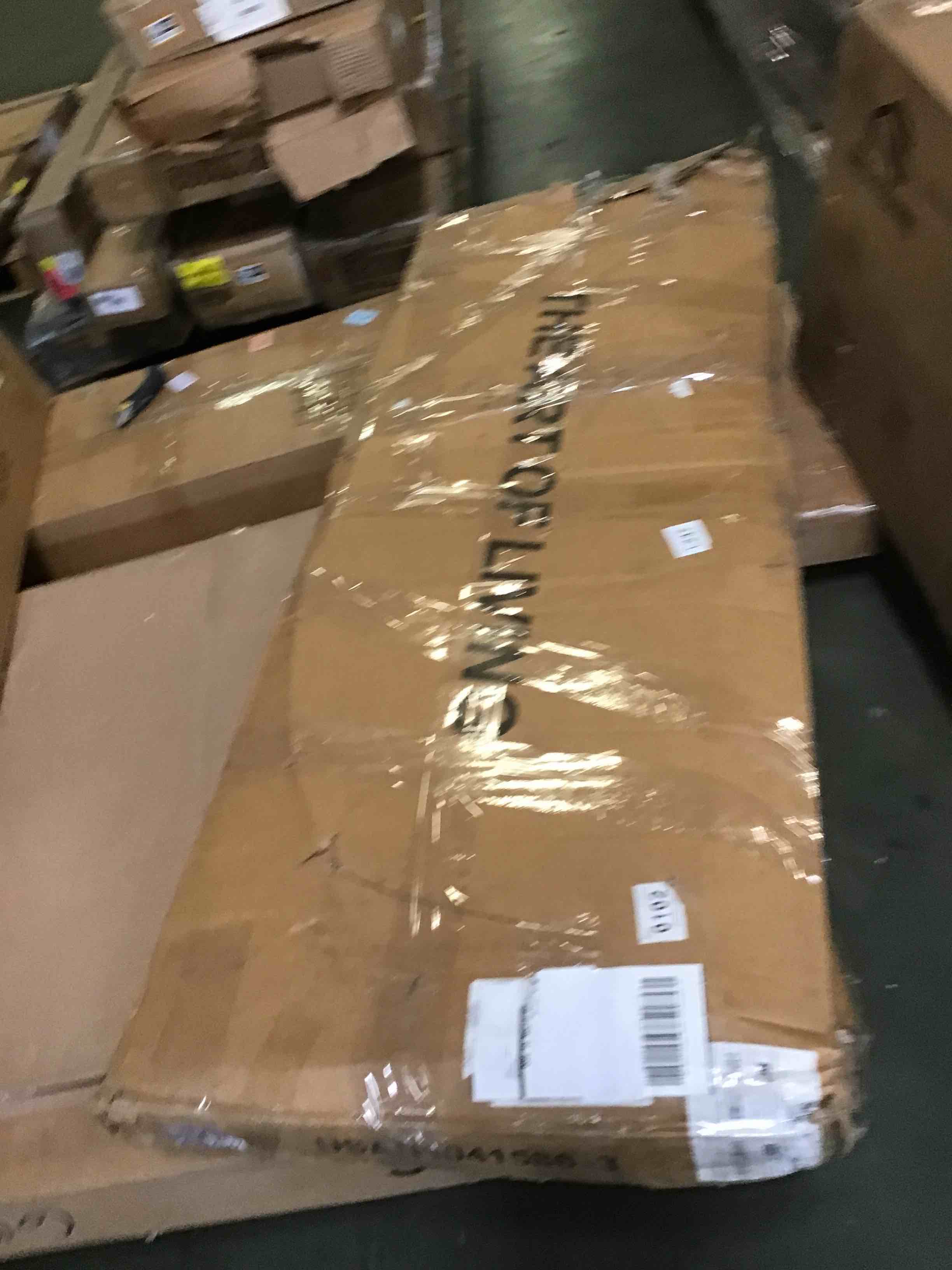 https://s3.amazonaws.com/lotting-images-prod/bidfta/PPE2166362_1740764196604.jpeg