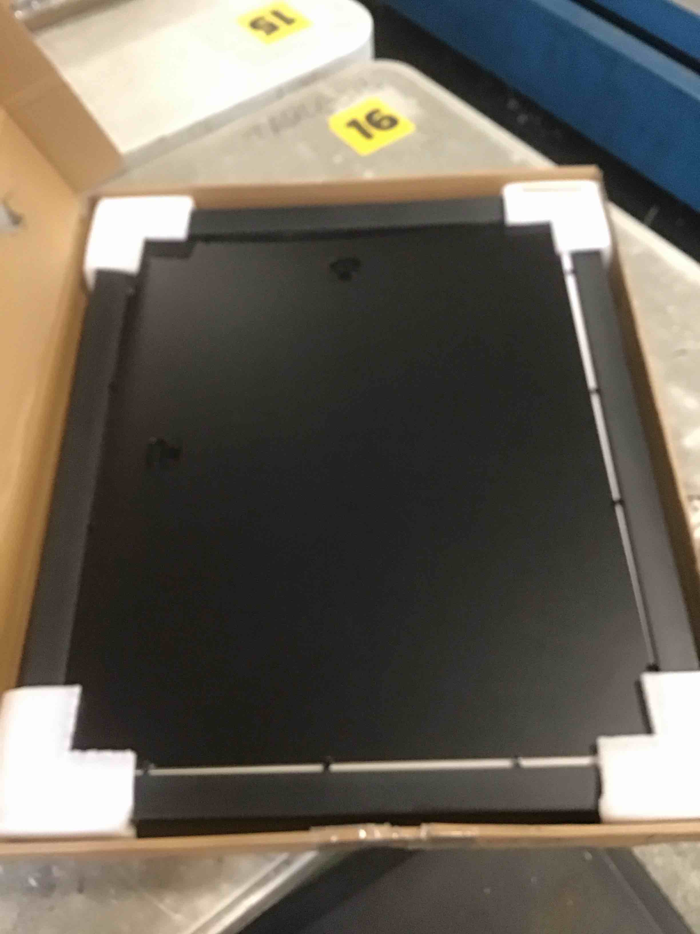 https://s3.amazonaws.com/lotting-images-prod/bidfta/PPE2168306_1738607730953.jpeg