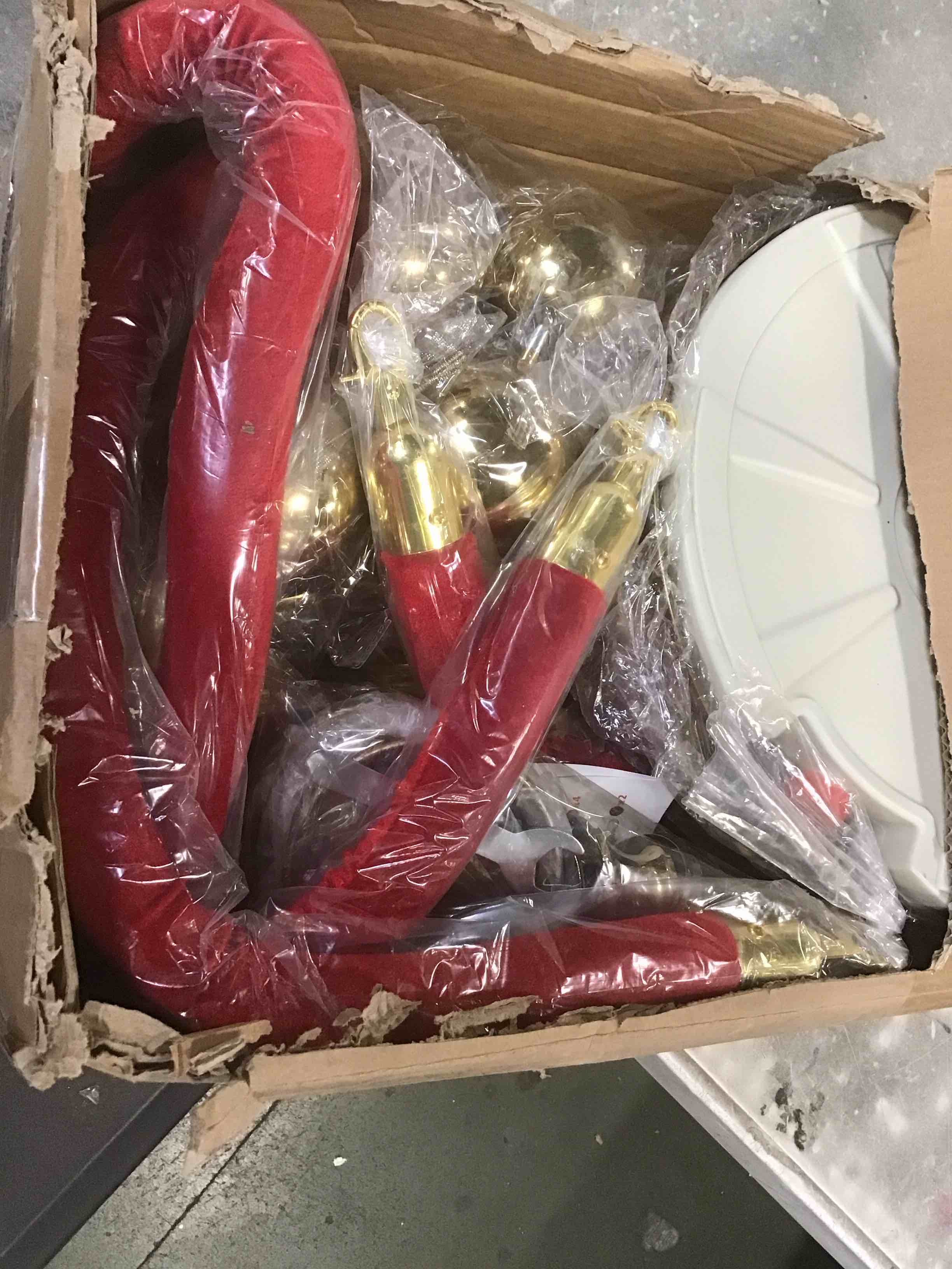 https://s3.amazonaws.com/lotting-images-prod/bidfta/PPE2168309_1738609625990.jpeg
