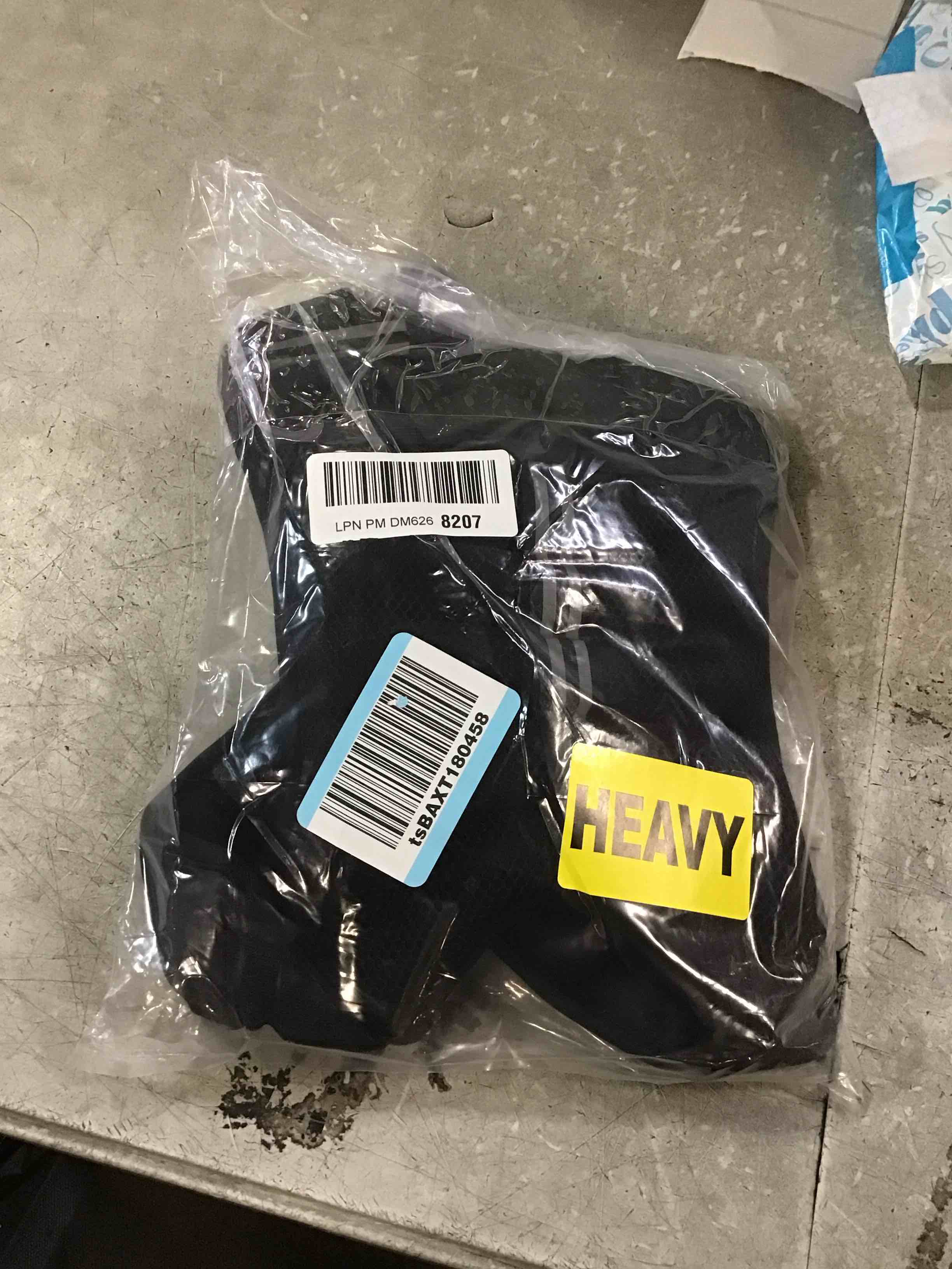 https://s3.amazonaws.com/lotting-images-prod/bidfta/PPE2169304_1740669607579.jpeg