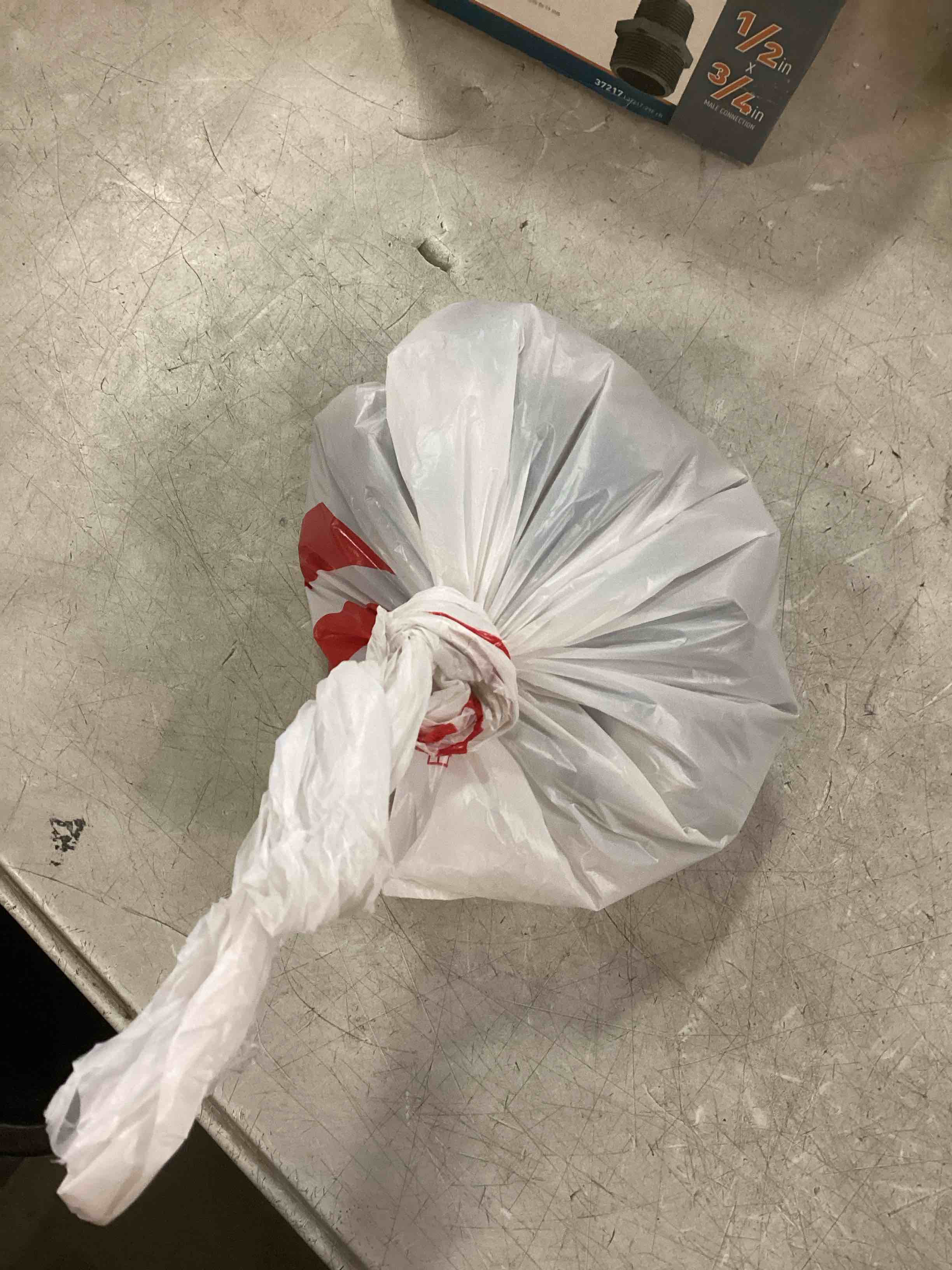 https://s3.amazonaws.com/lotting-images-prod/bidfta/PPE2169673_1740775796438.jpeg
