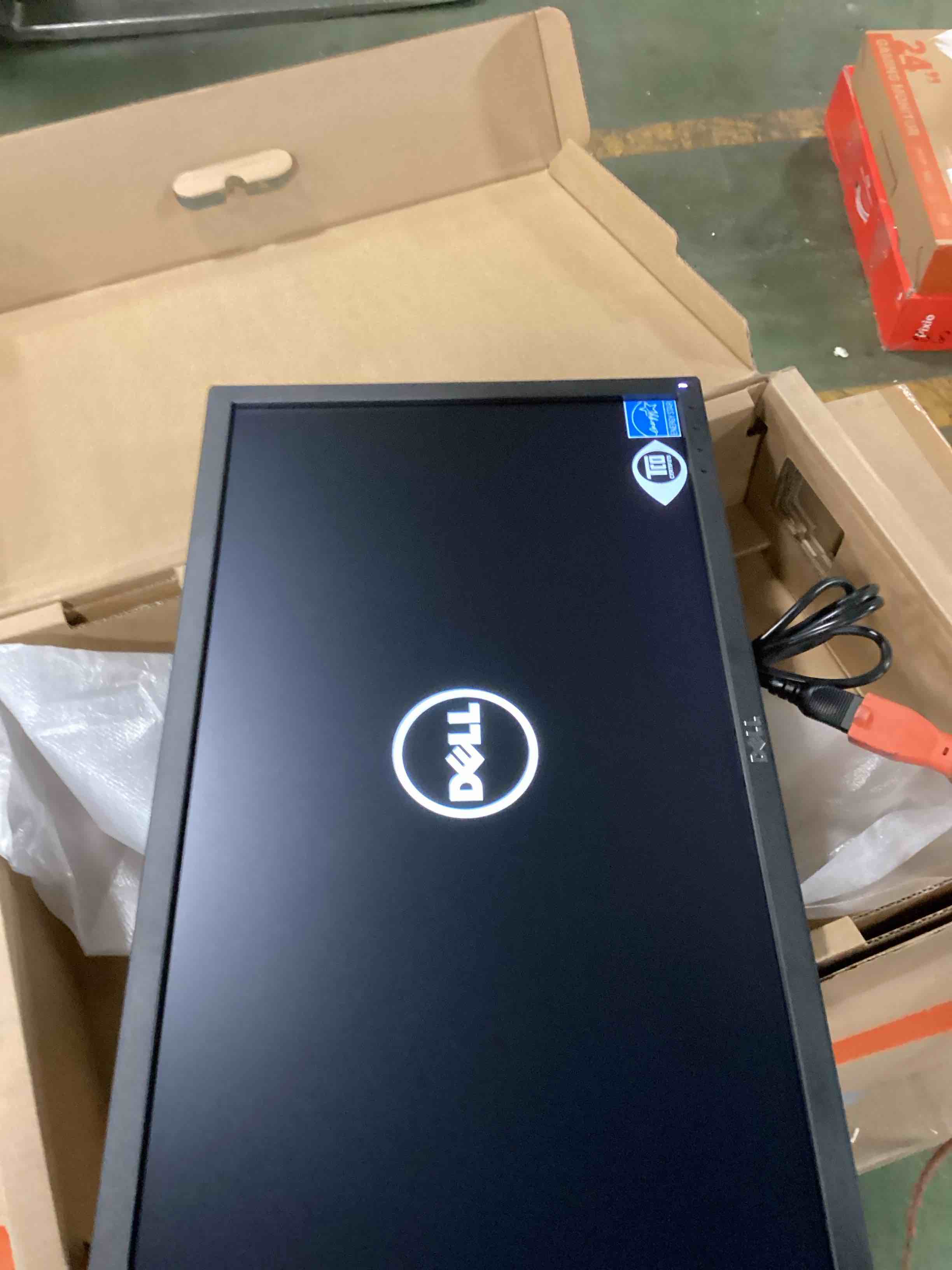 https://s3.amazonaws.com/lotting-images-prod/bidfta/PPE2170881_1738262501993.jpeg