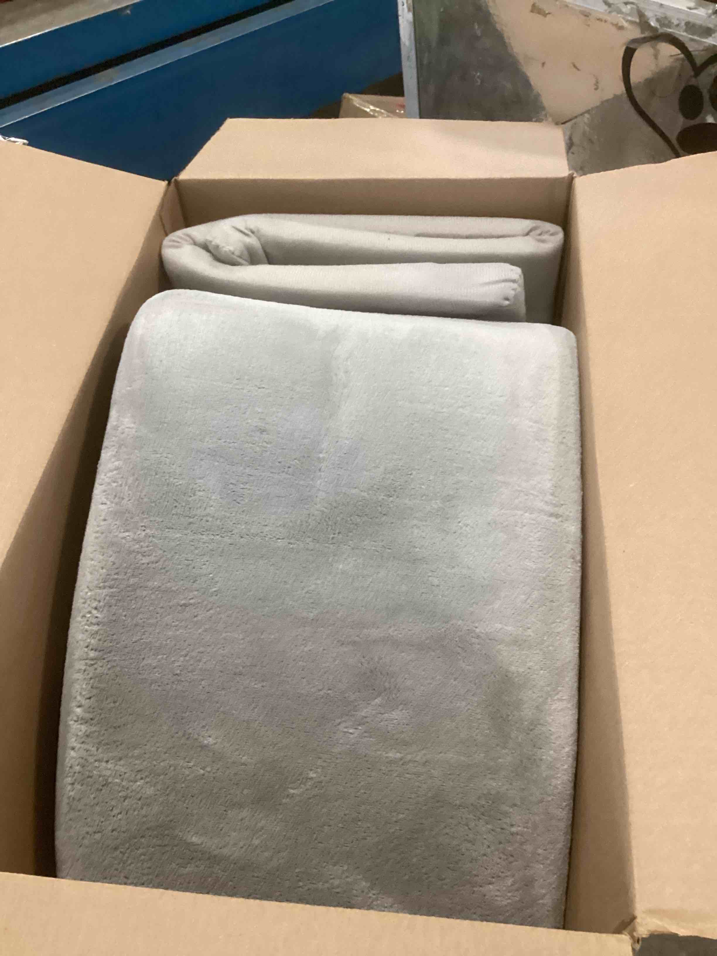 https://s3.amazonaws.com/lotting-images-prod/bidfta/PPE2175752_1739196199239.jpeg