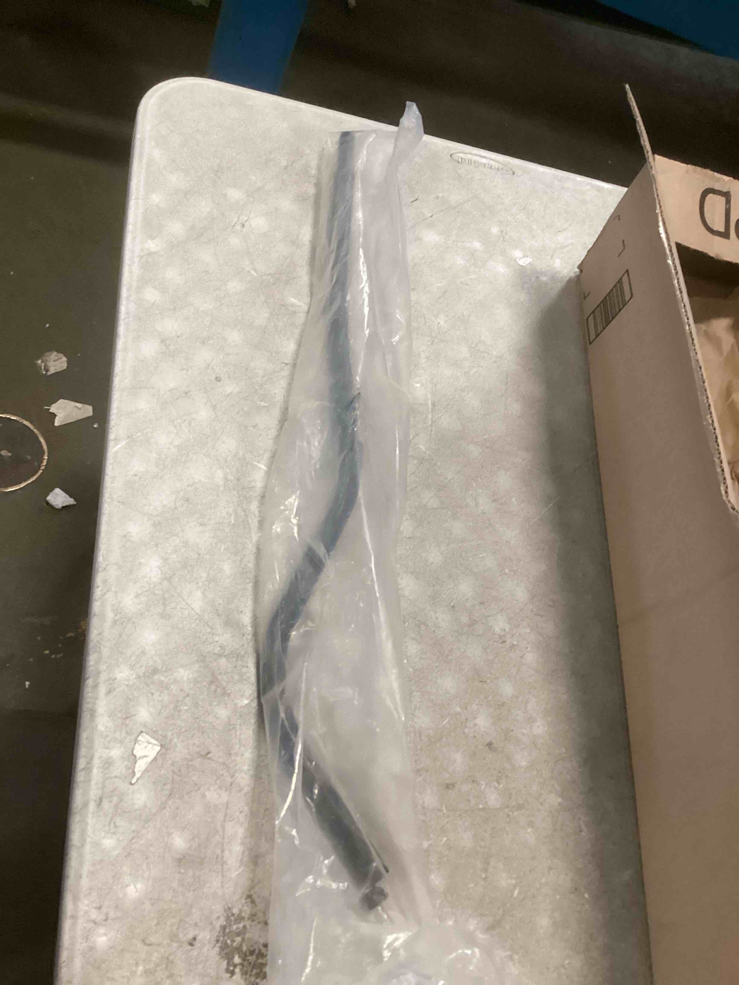 https://s3.amazonaws.com/lotting-images-prod/bidfta/PPE2175806_1739204402730.jpeg