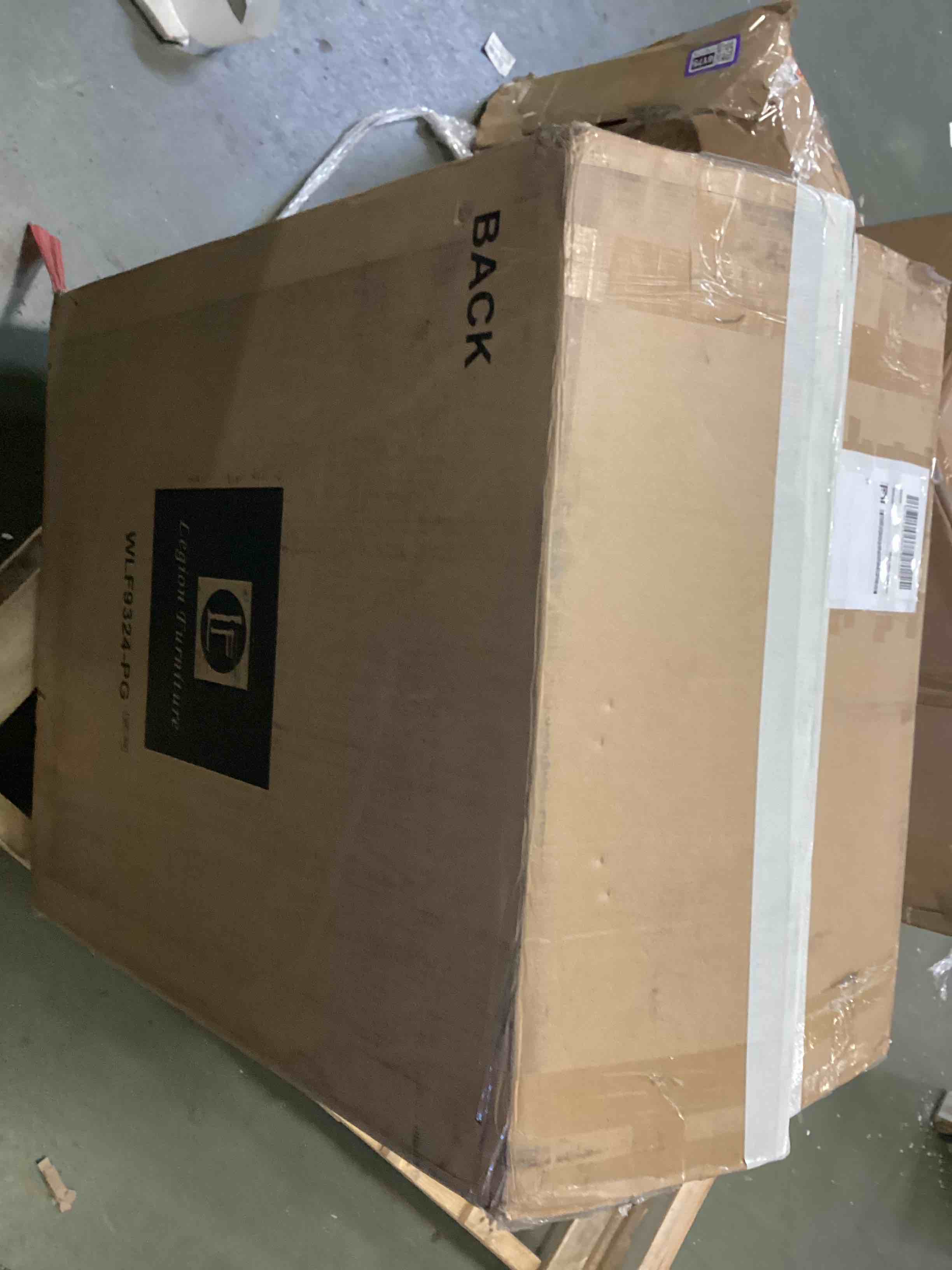 https://s3.amazonaws.com/lotting-images-prod/bidfta/PPE2176177_1738952613030.jpeg