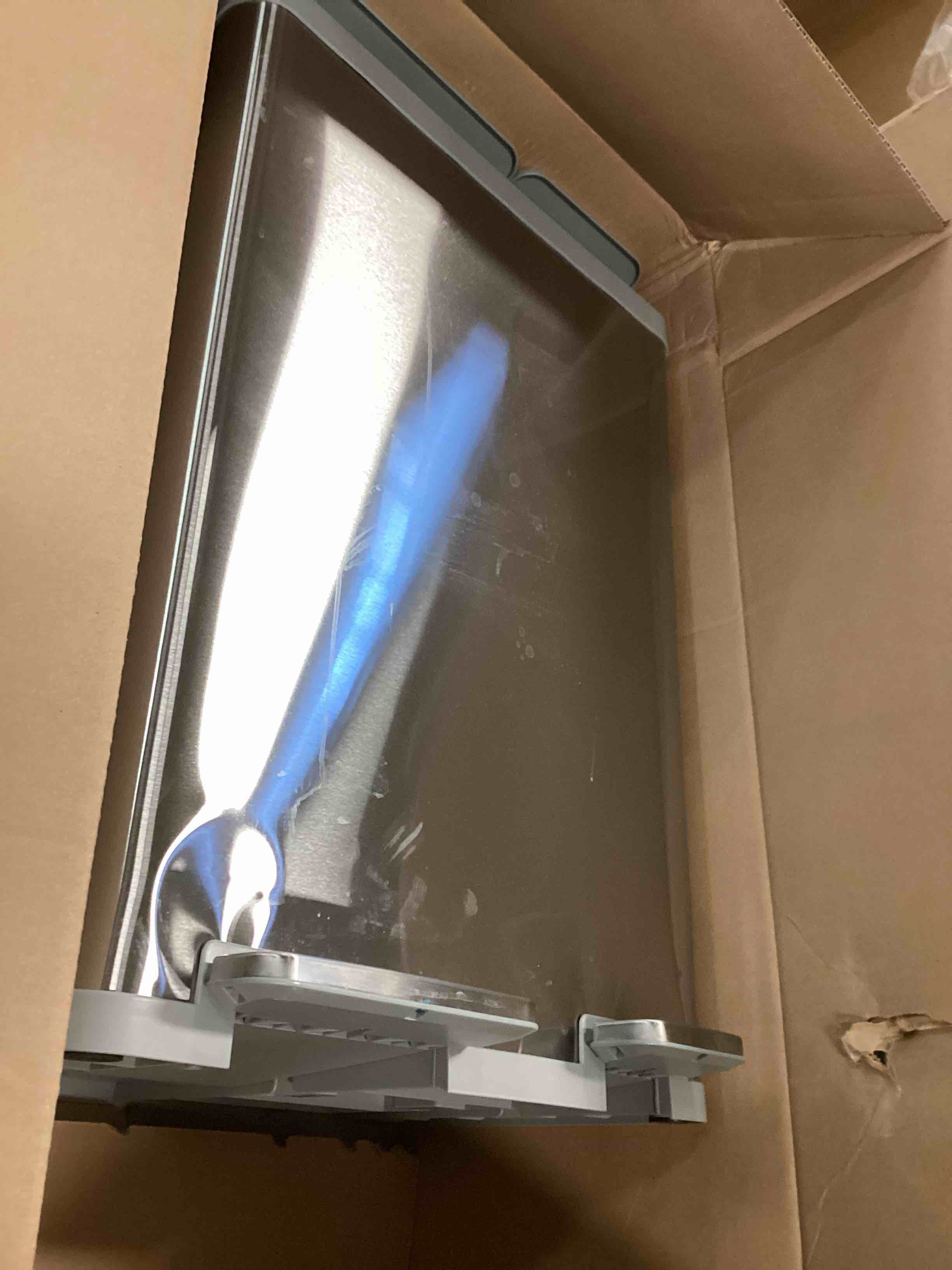 https://s3.amazonaws.com/lotting-images-prod/bidfta/PPE2176204_1739193520805.jpeg