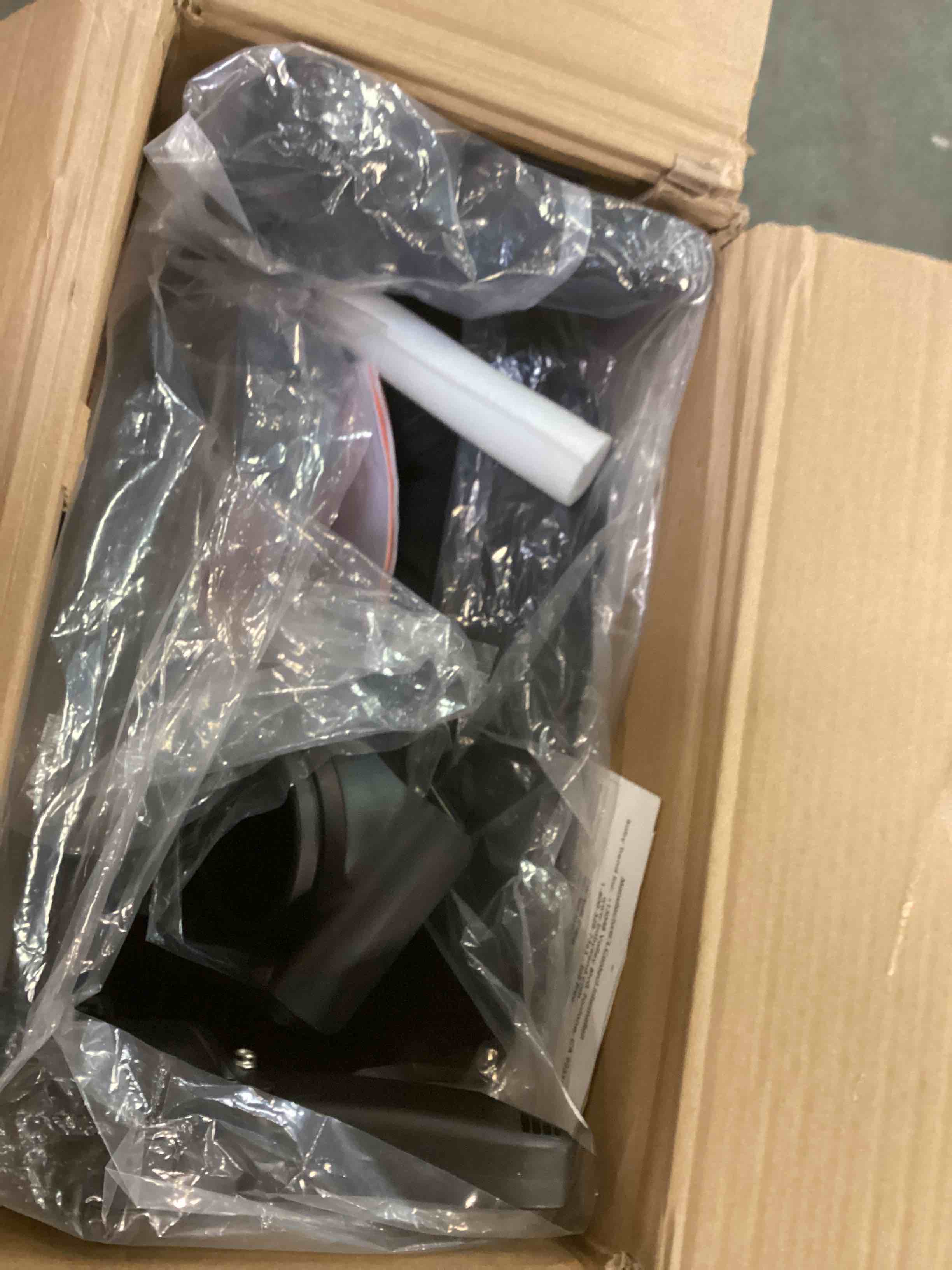 https://s3.amazonaws.com/lotting-images-prod/bidfta/PPE2177191_1739471579738.jpeg