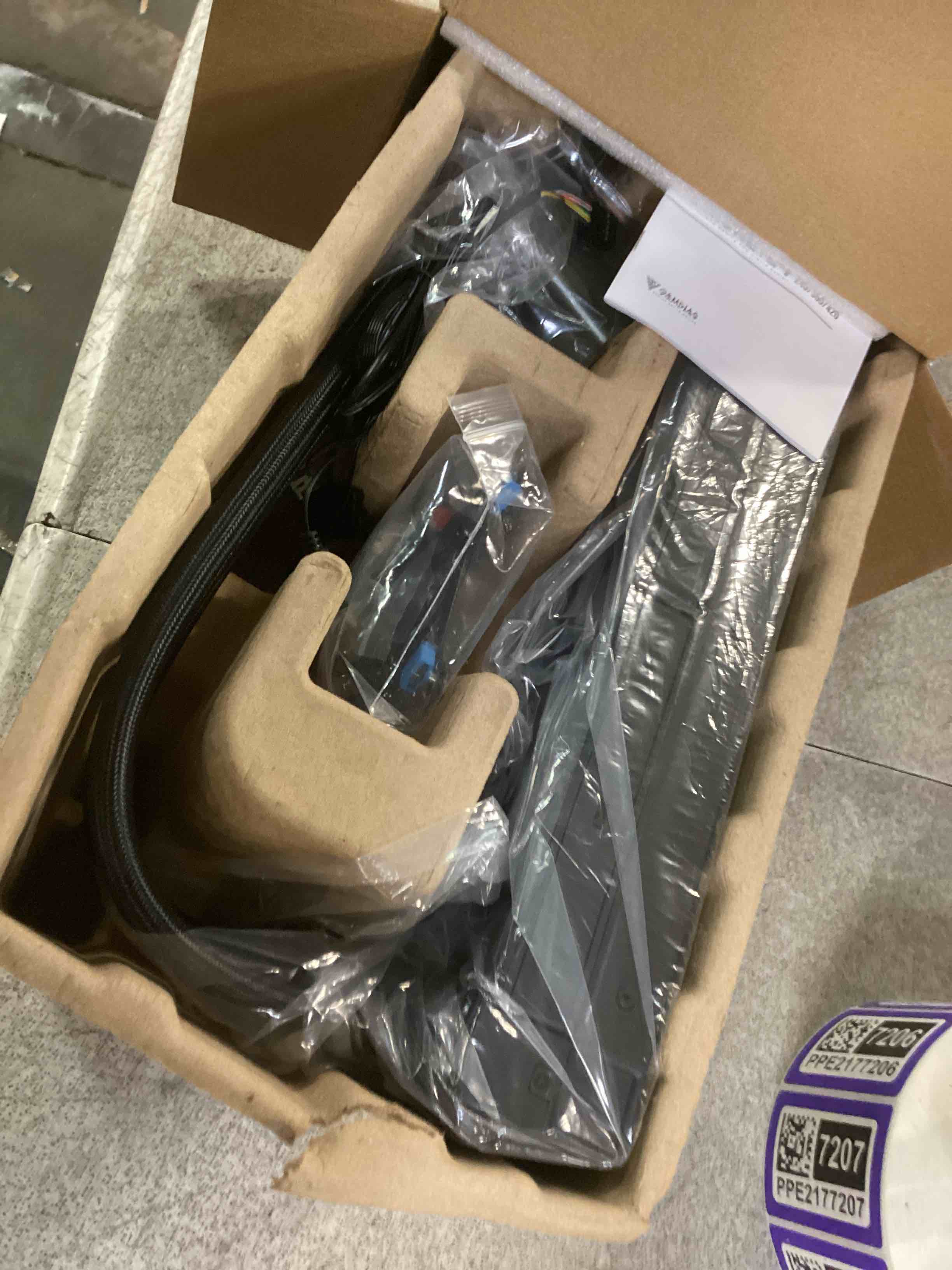https://s3.amazonaws.com/lotting-images-prod/bidfta/PPE2177200_1739472863474.jpeg