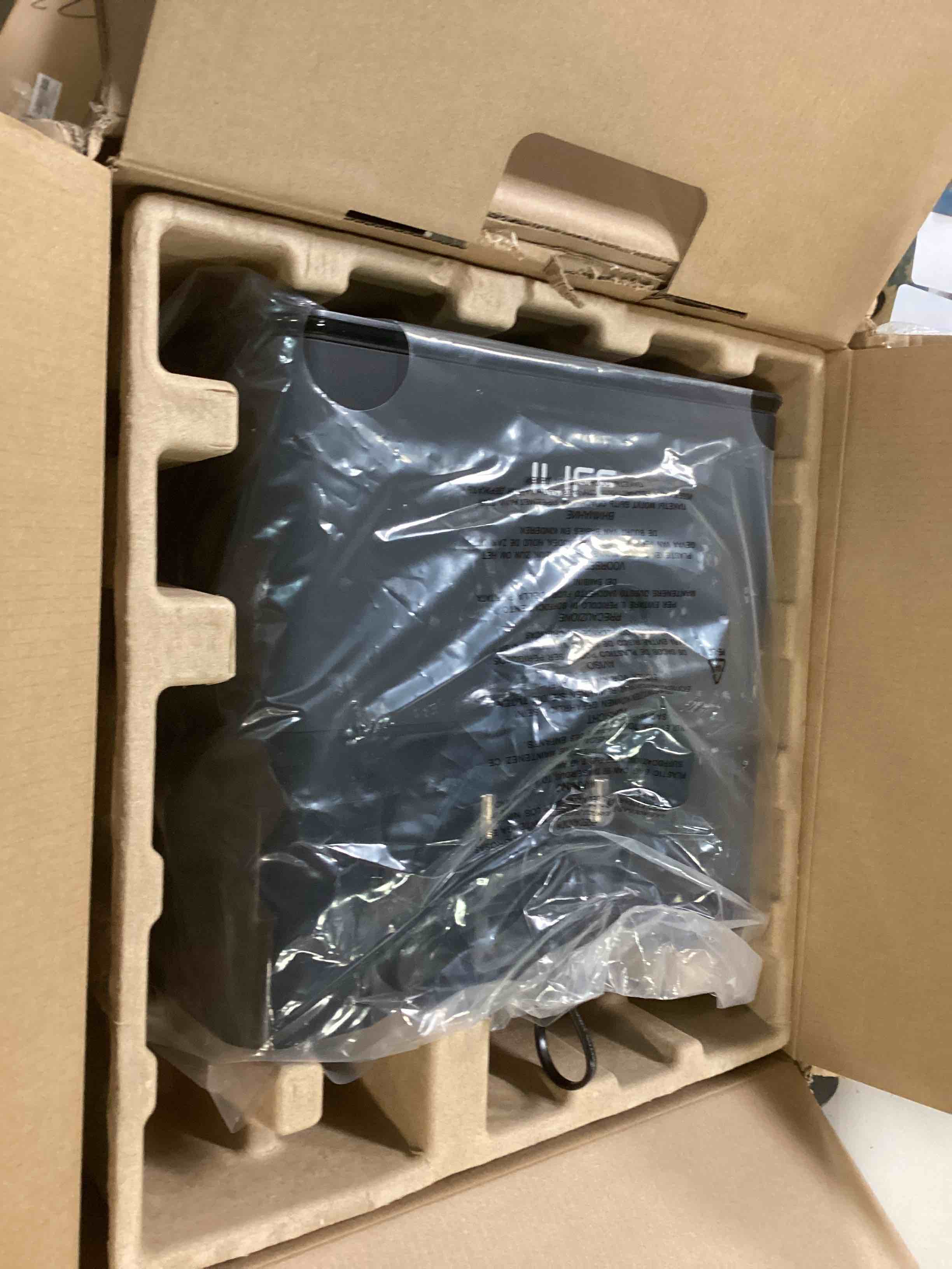 https://s3.amazonaws.com/lotting-images-prod/bidfta/PPE2177355_1739550683529.jpeg