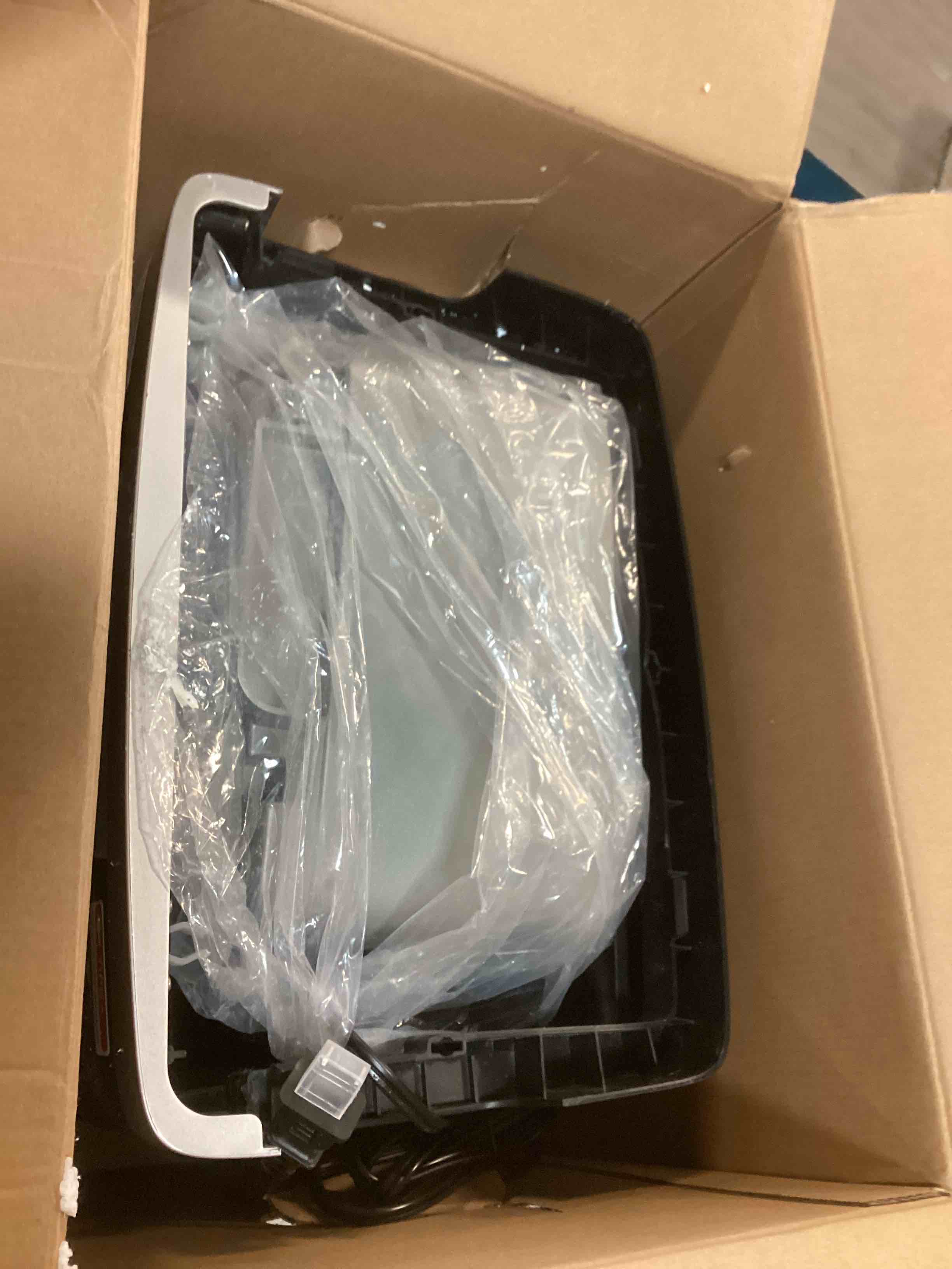 https://s3.amazonaws.com/lotting-images-prod/bidfta/PPE2178165_1739990607225.jpeg