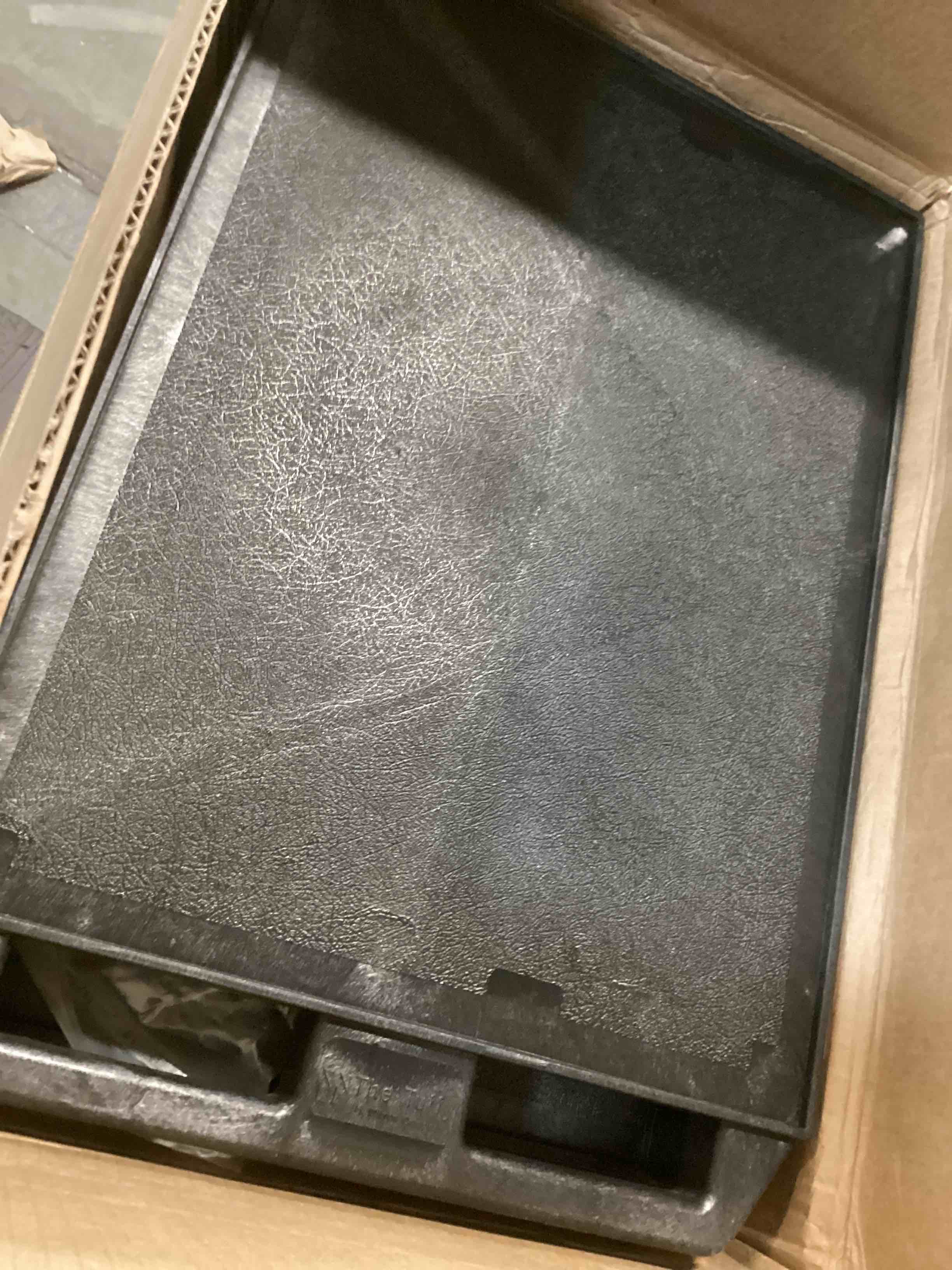 https://s3.amazonaws.com/lotting-images-prod/bidfta/PPE2178619_1740161989290.jpeg
