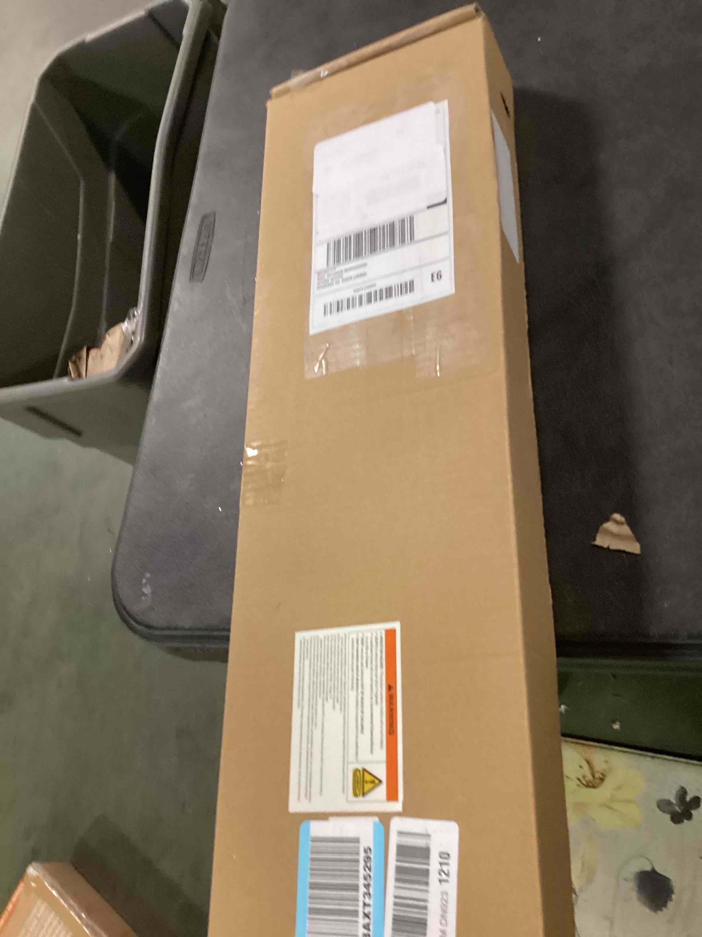 https://s3.amazonaws.com/lotting-images-prod/bidfta/PPE2179619_1736870273637.jpeg