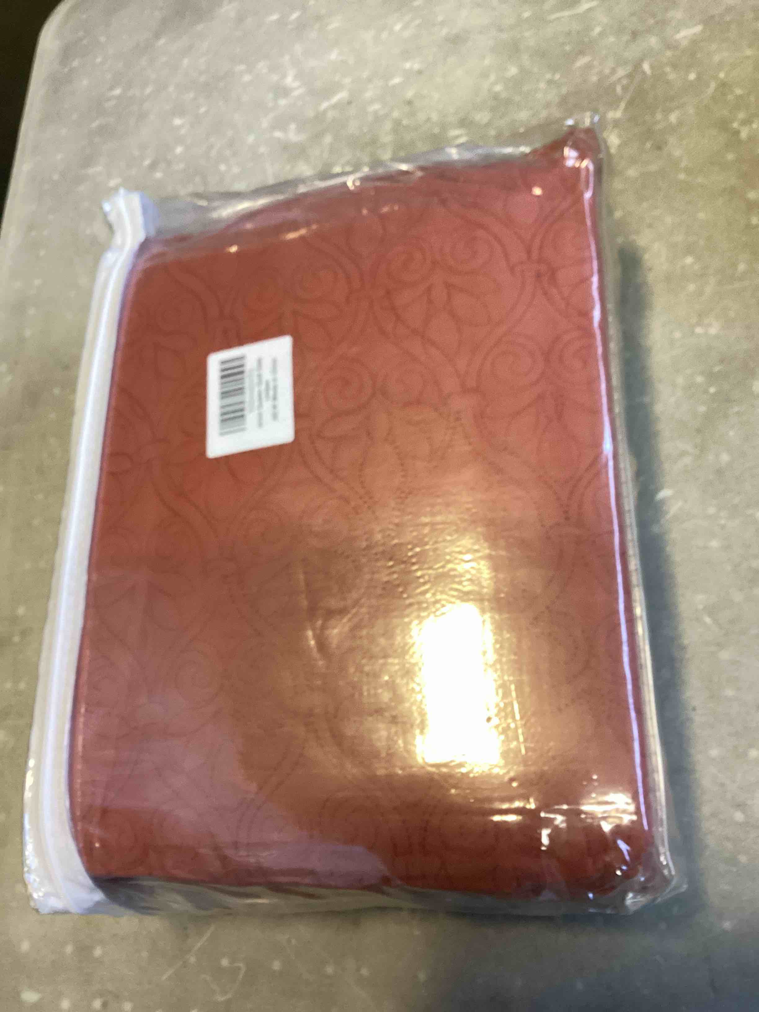 https://s3.amazonaws.com/lotting-images-prod/bidfta/PPE2181295_1737993978126.jpeg
