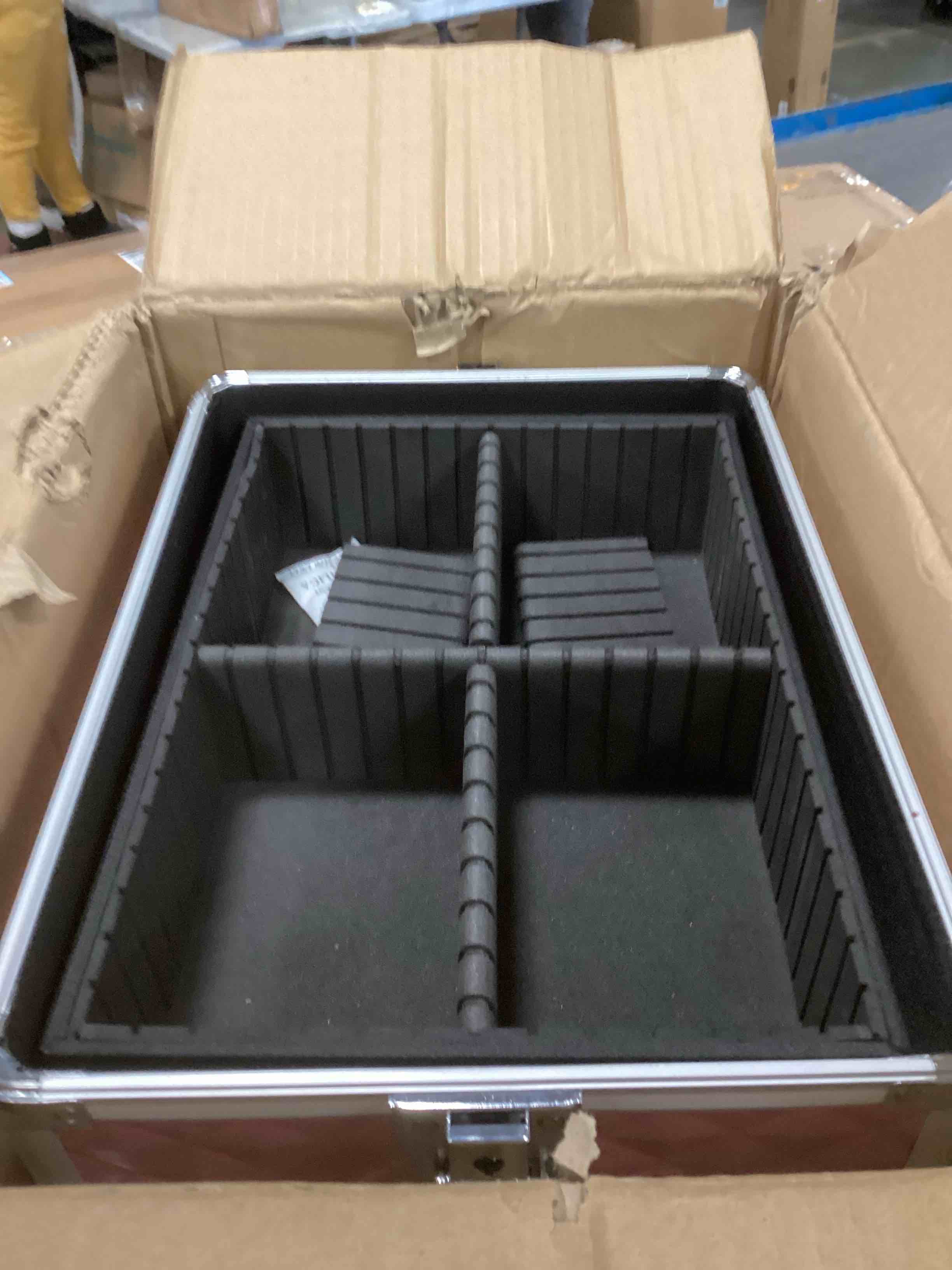 https://s3.amazonaws.com/lotting-images-prod/bidfta/PPE2183960_1737383092751.jpeg