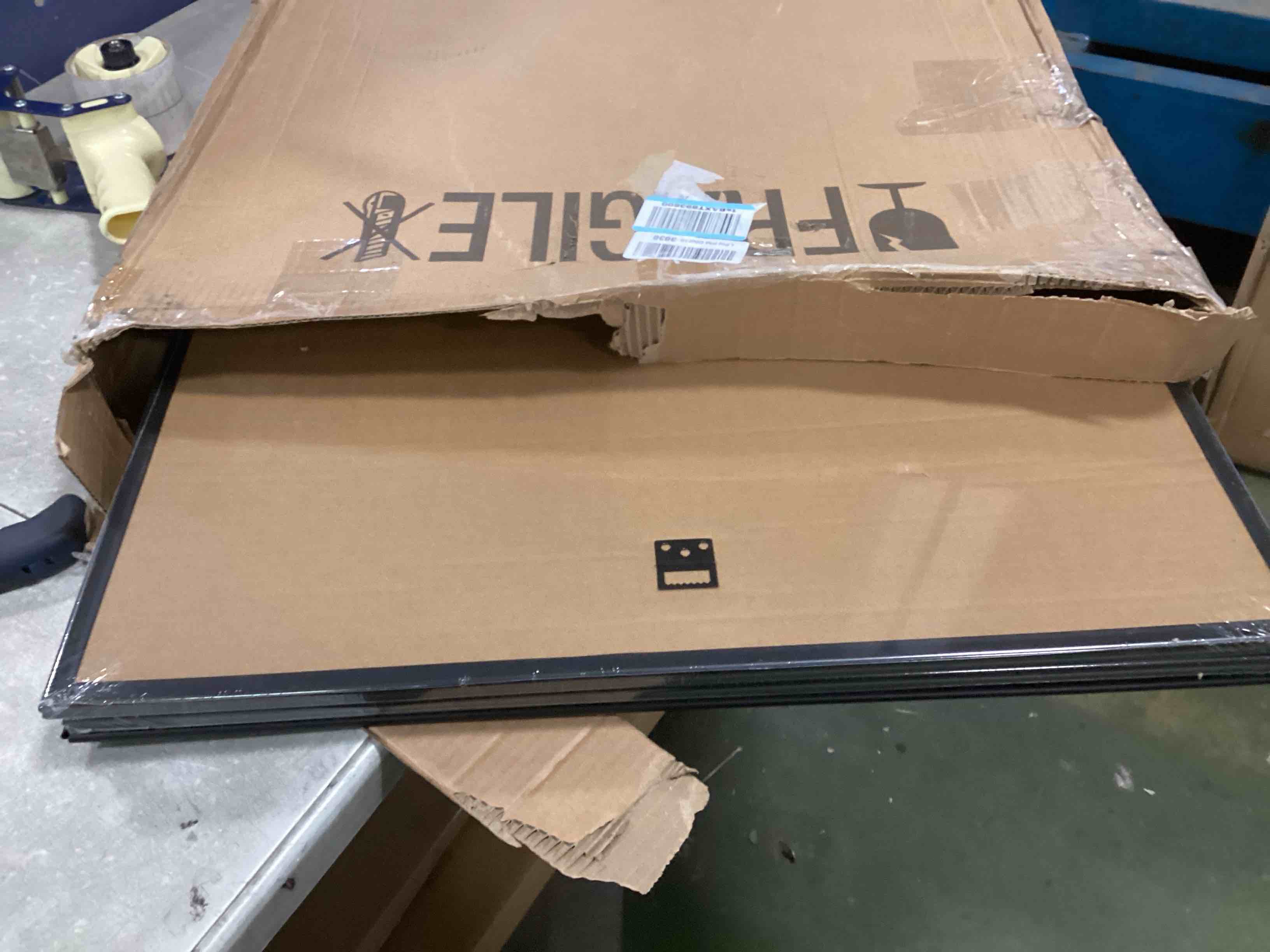 https://s3.amazonaws.com/lotting-images-prod/bidfta/PPE2184285_1737476914206.jpeg