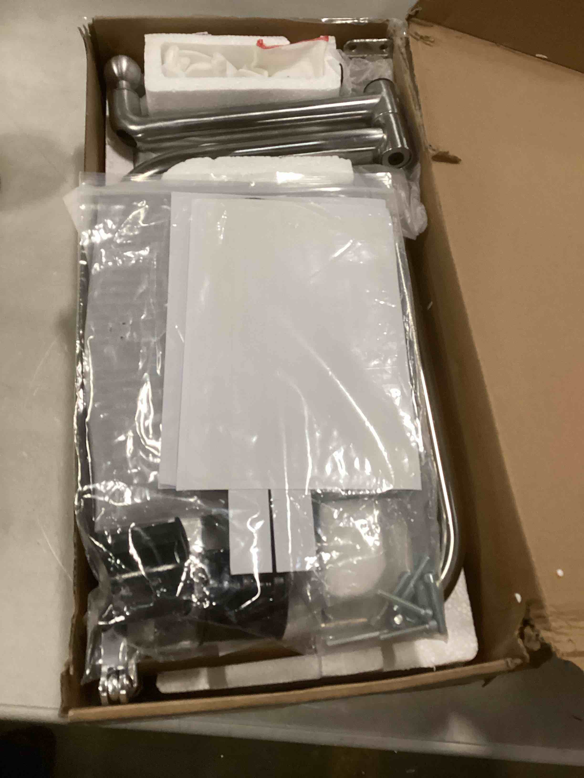 https://s3.amazonaws.com/lotting-images-prod/bidfta/PPE2184844_1737647056420.jpeg