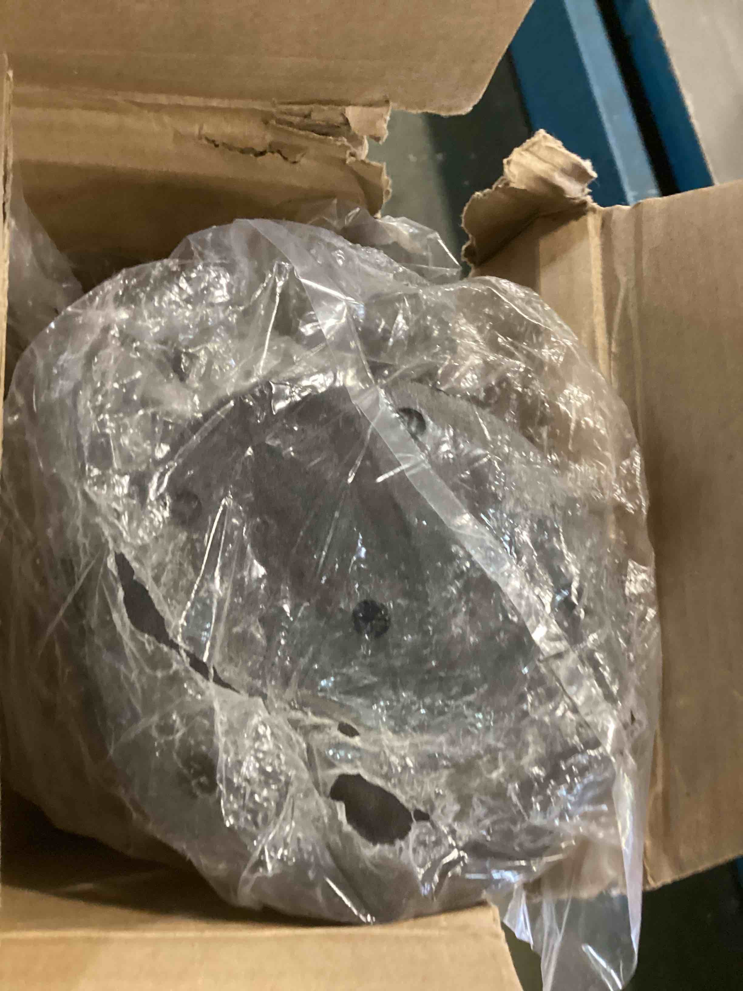 https://s3.amazonaws.com/lotting-images-prod/bidfta/PPE2187739_1741294937479.jpeg