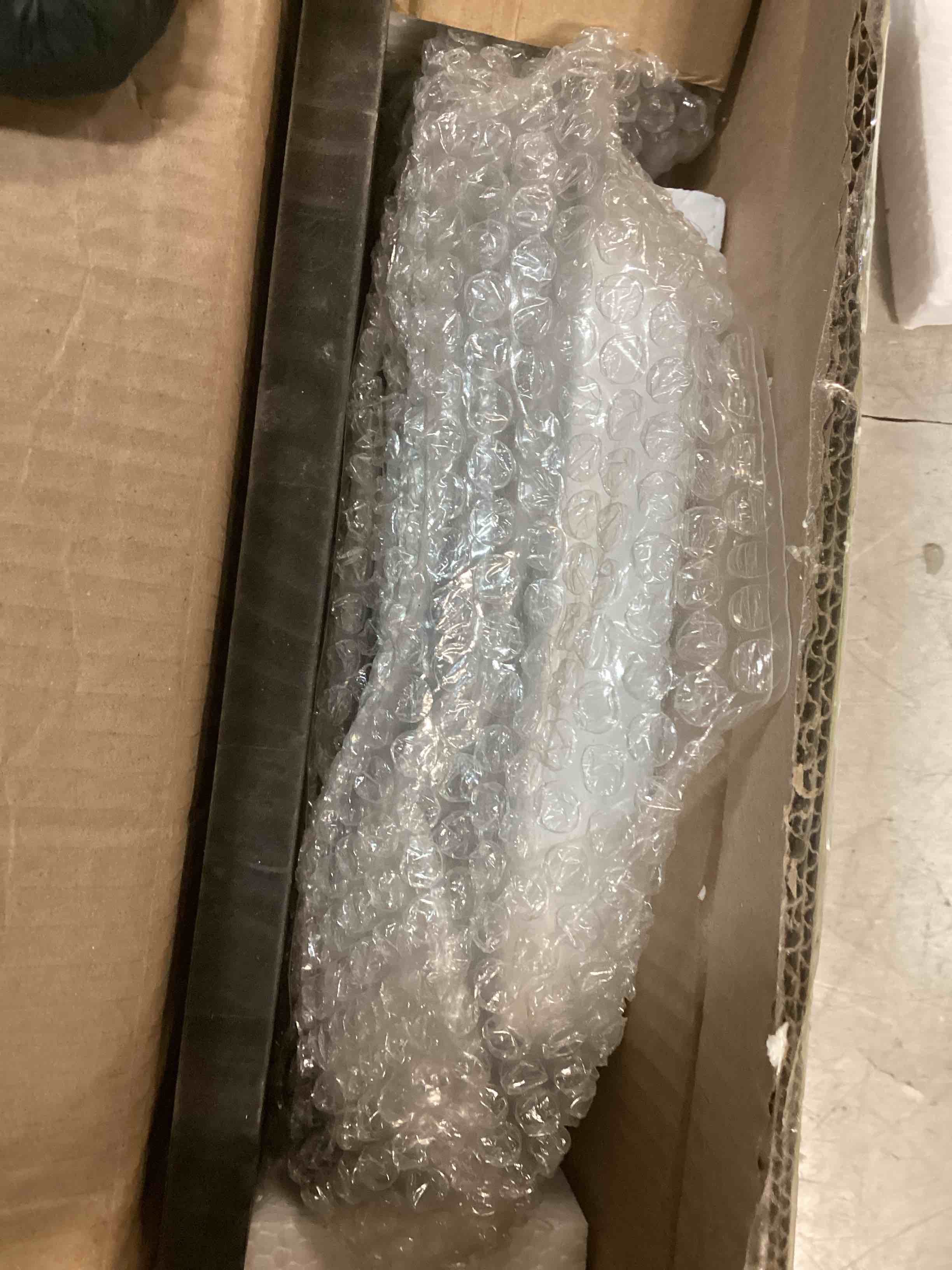 https://s3.amazonaws.com/lotting-images-prod/bidfta/PPE2188513_1737748233159.jpeg