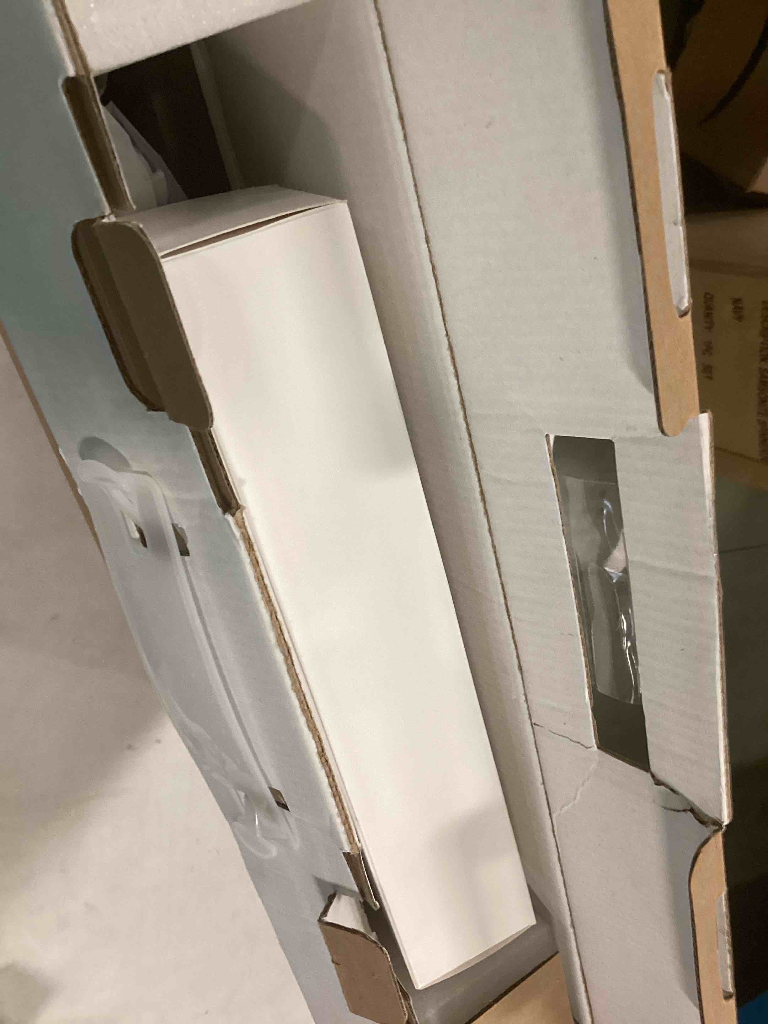 https://s3.amazonaws.com/lotting-images-prod/bidfta/PPE2190306_1738685342371.jpeg