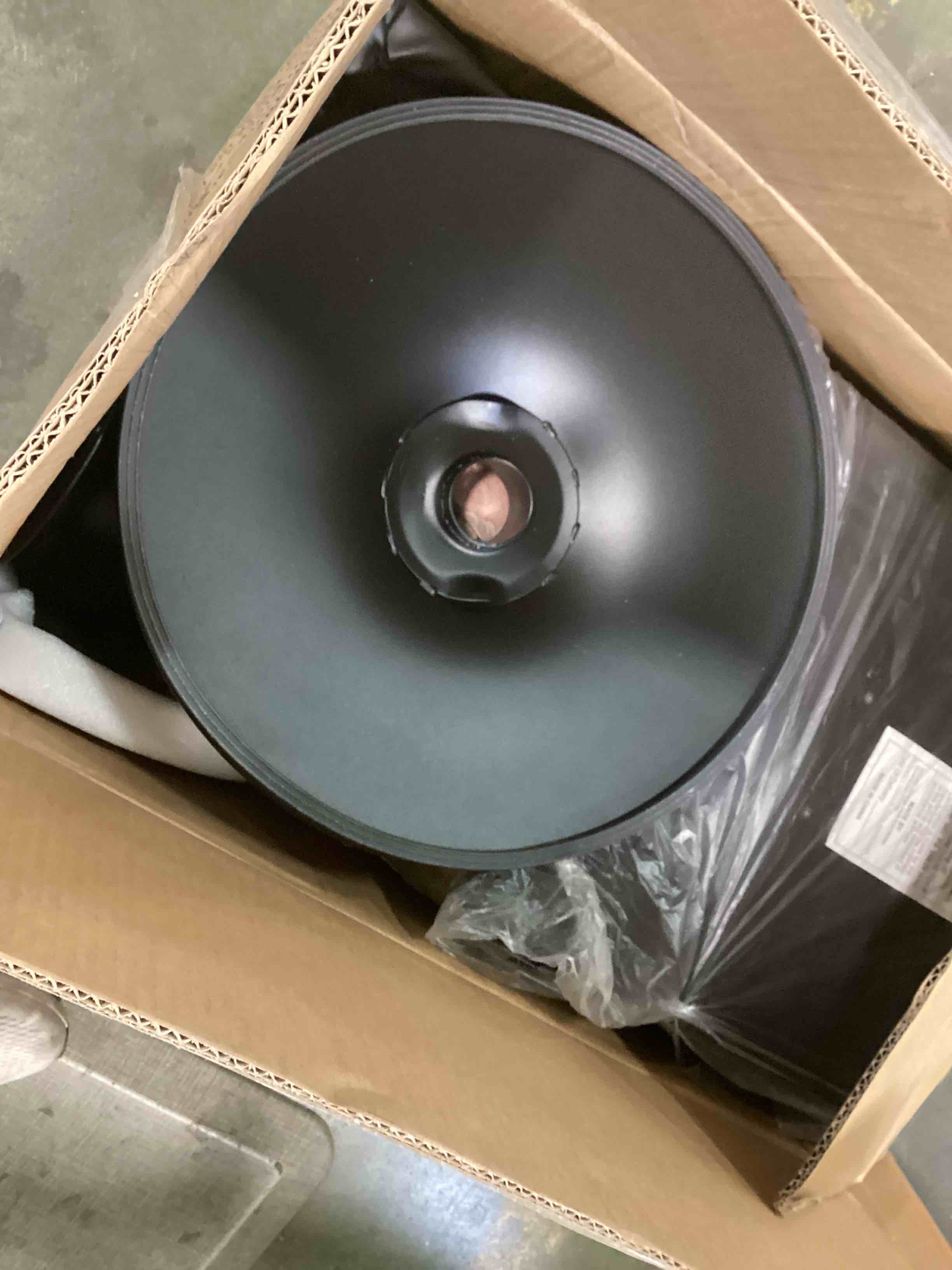https://s3.amazonaws.com/lotting-images-prod/bidfta/PPE2190373_1738689499799.jpeg
