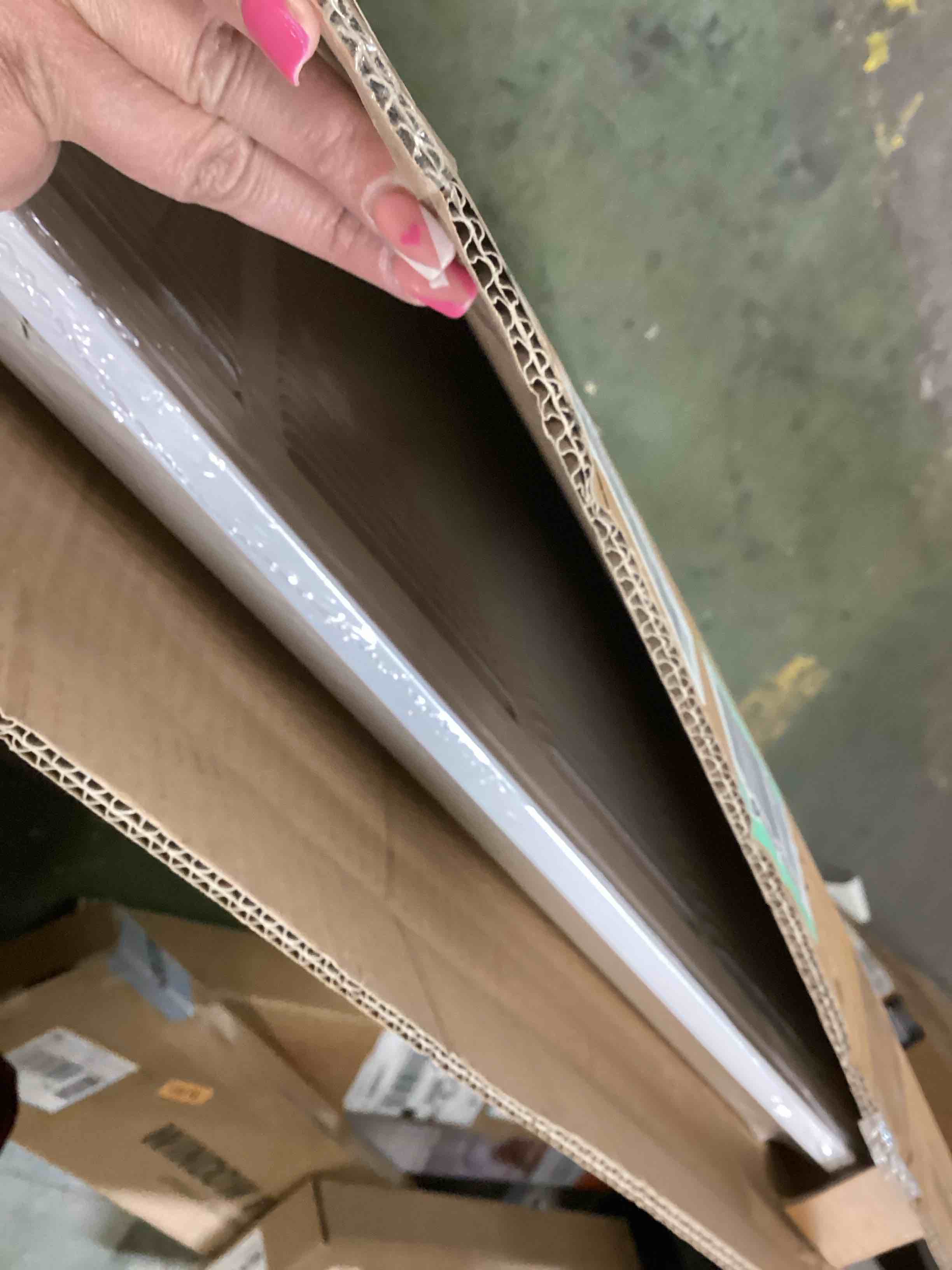 https://s3.amazonaws.com/lotting-images-prod/bidfta/PPE2190375_1738689796701.jpeg