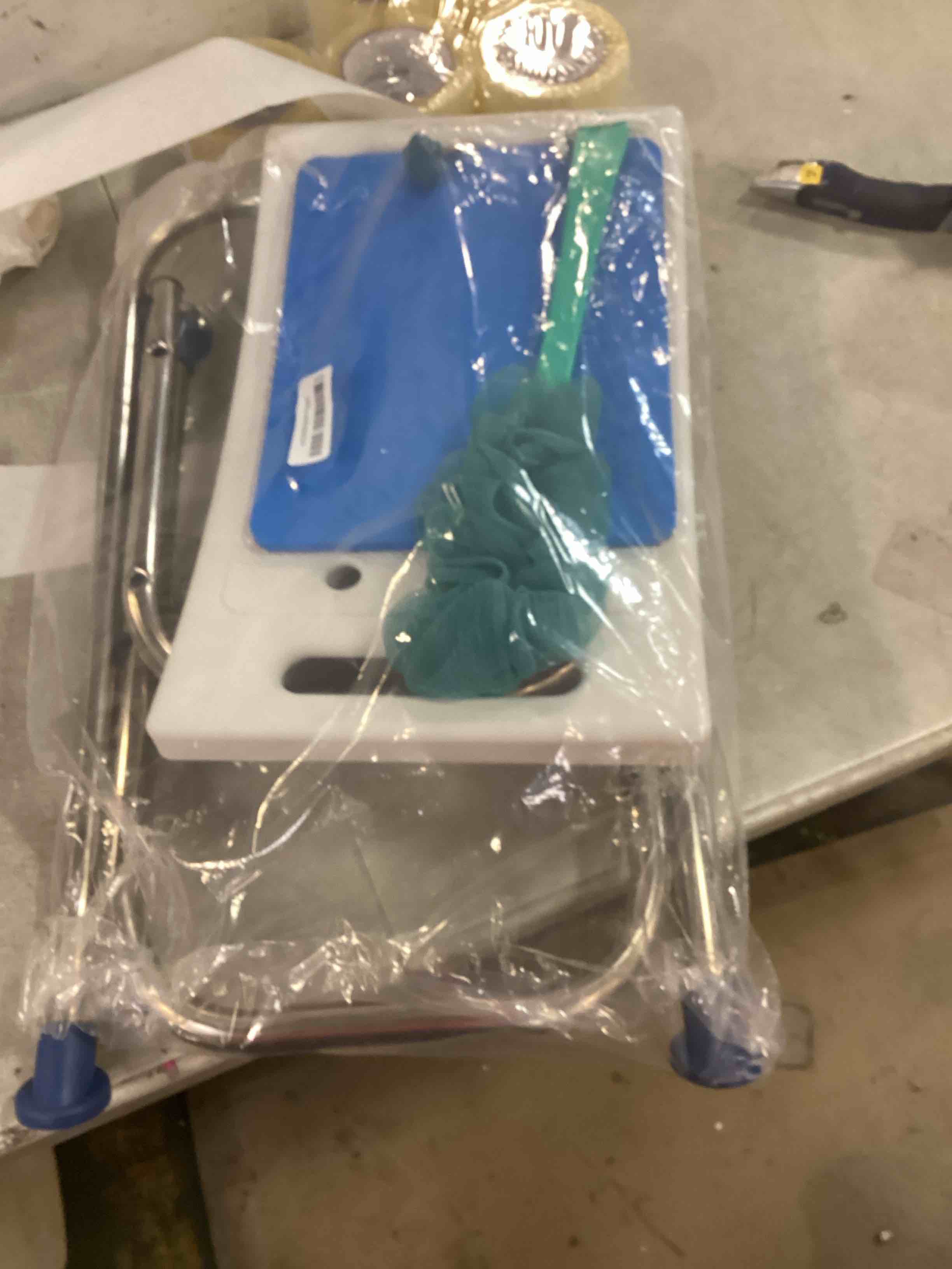https://s3.amazonaws.com/lotting-images-prod/bidfta/PPE2190891_1738856679904.jpeg