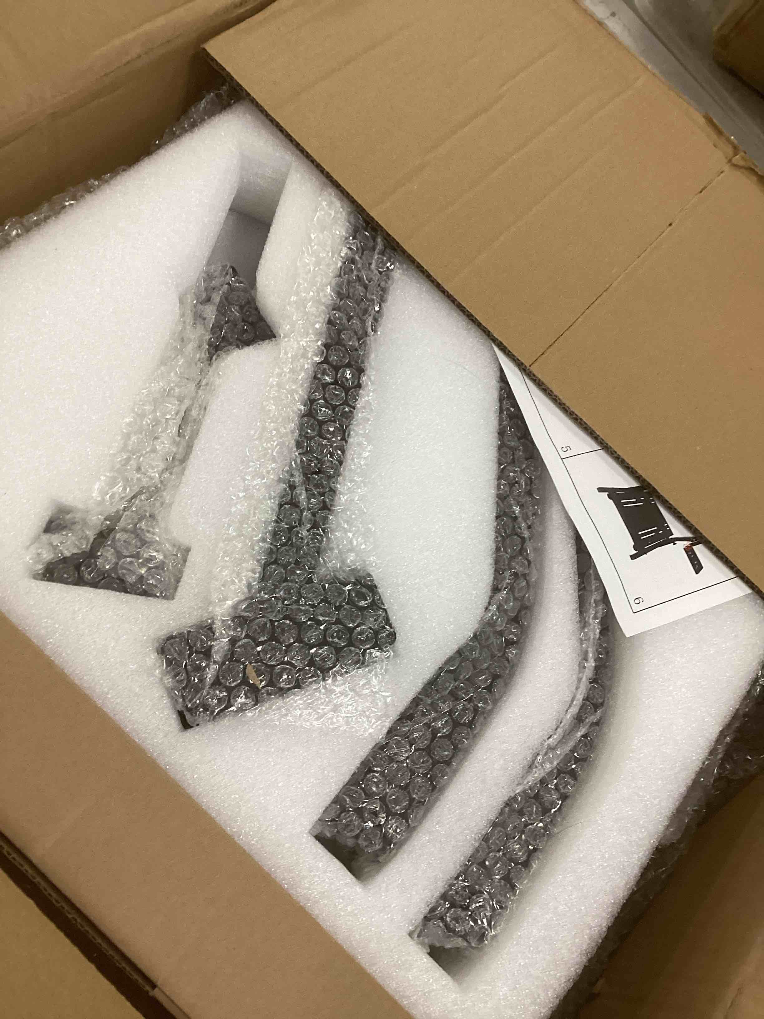 https://s3.amazonaws.com/lotting-images-prod/bidfta/PPE2192912_1737556085137.jpeg