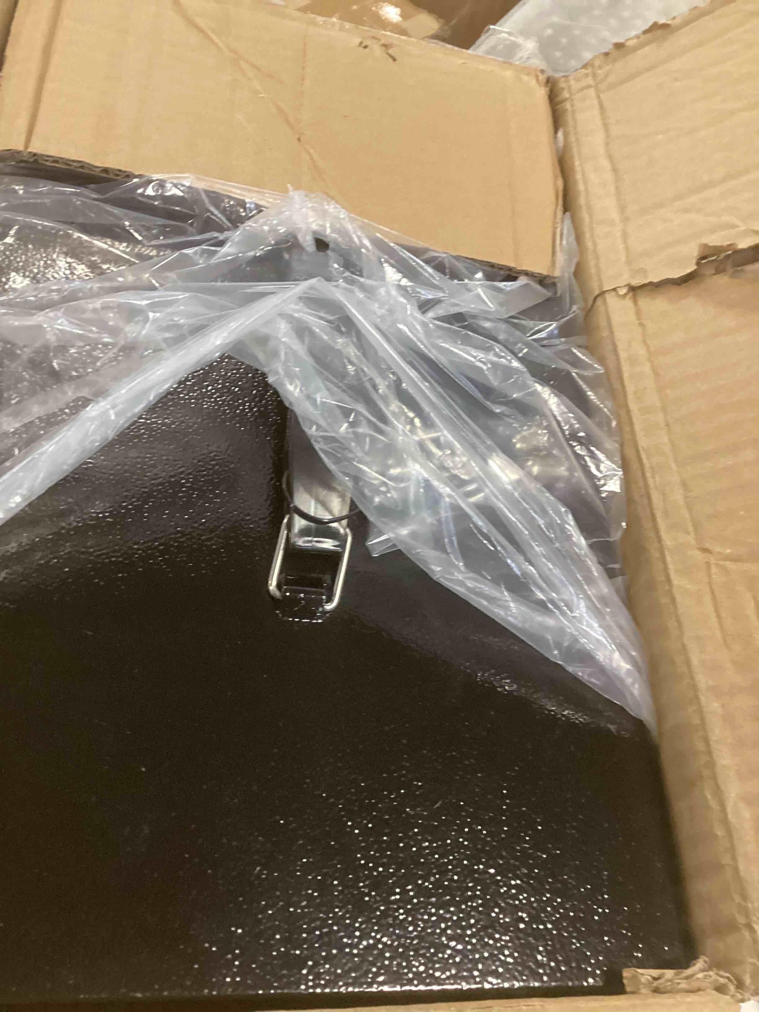 https://s3.amazonaws.com/lotting-images-prod/bidfta/PPE2193040_1737560529281.jpeg