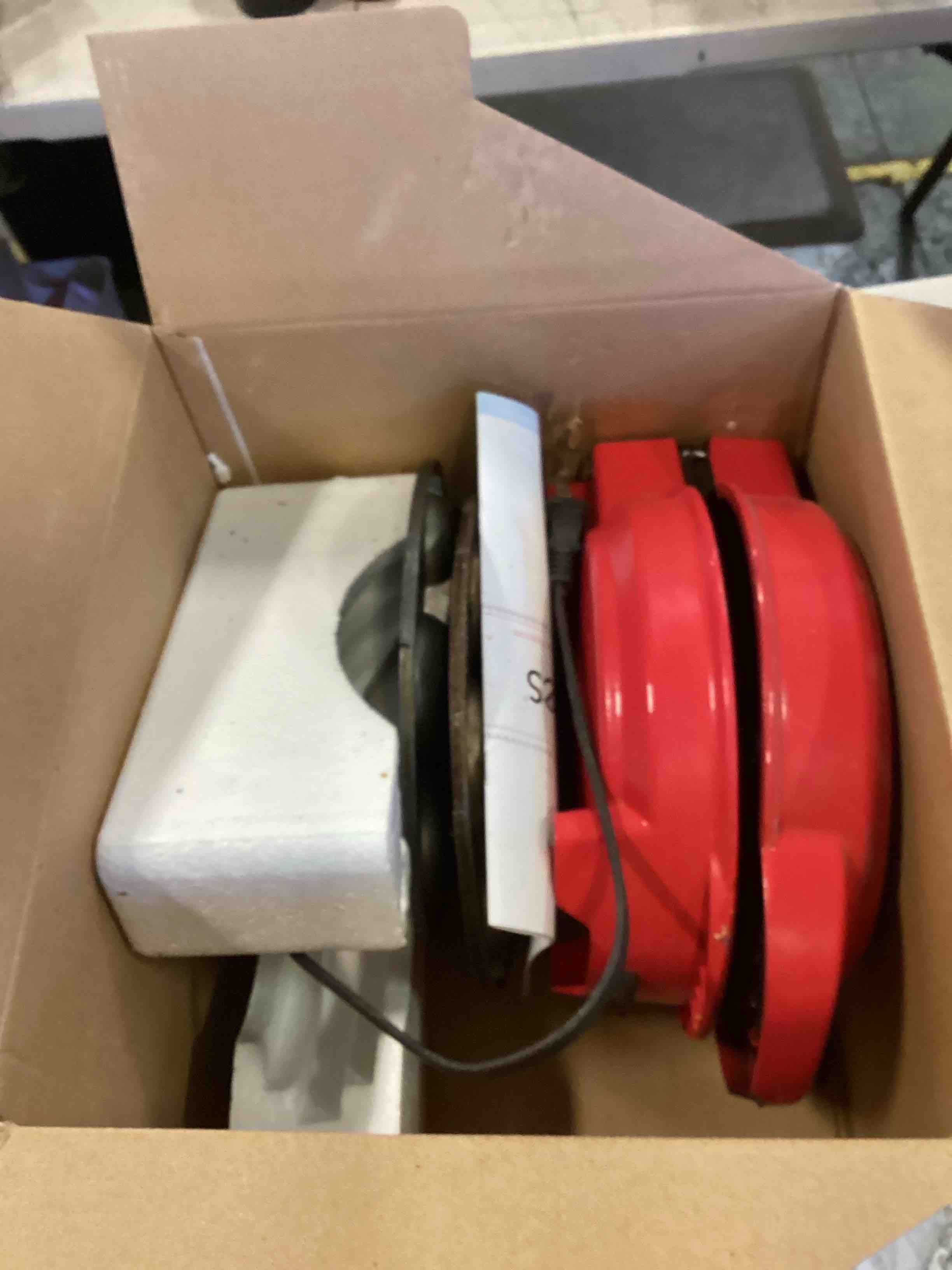 https://s3.amazonaws.com/lotting-images-prod/bidfta/PPE2194214_1735836281473.jpeg