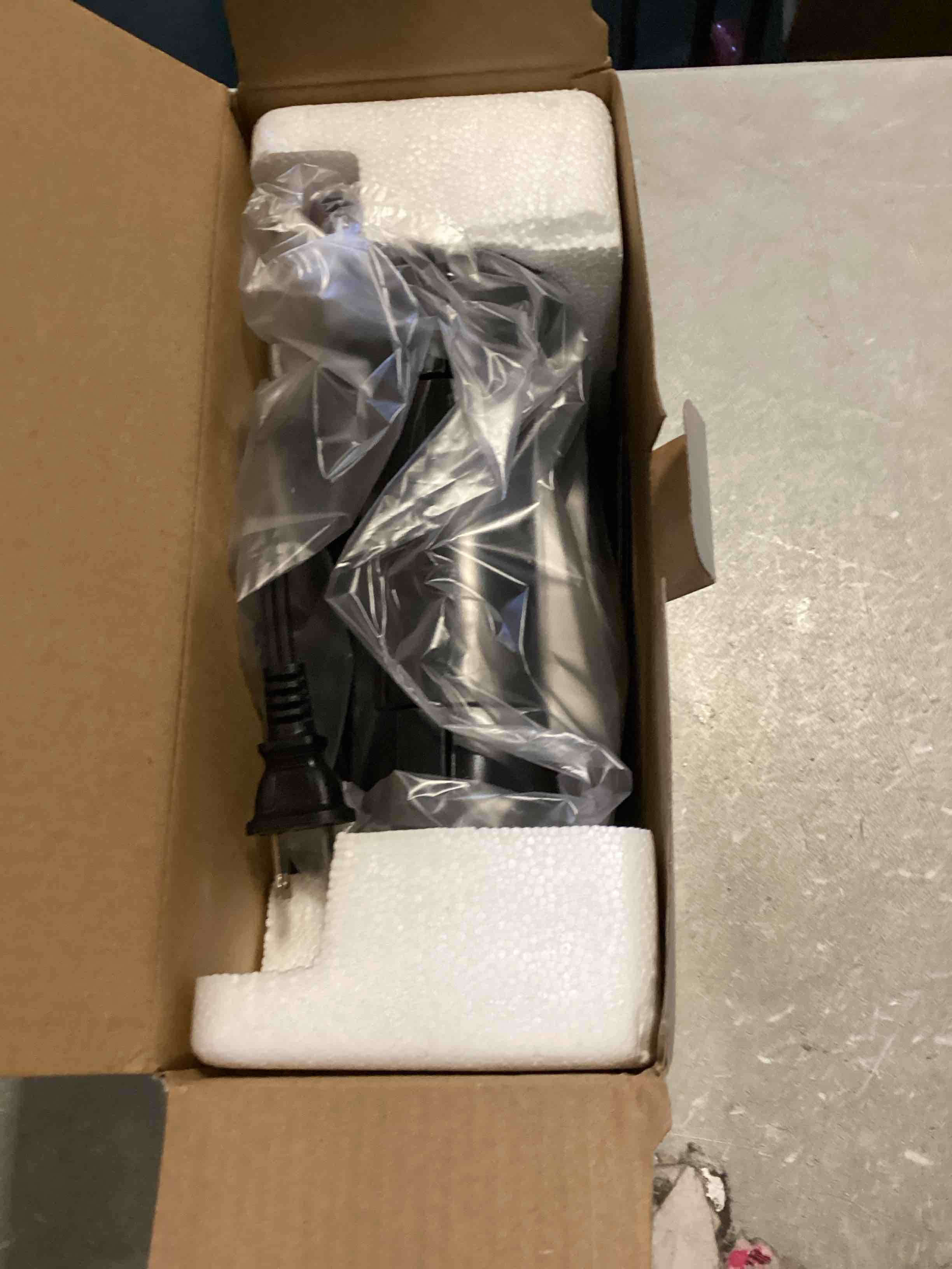 https://s3.amazonaws.com/lotting-images-prod/bidfta/PPE2196503_1737578037225.jpeg
