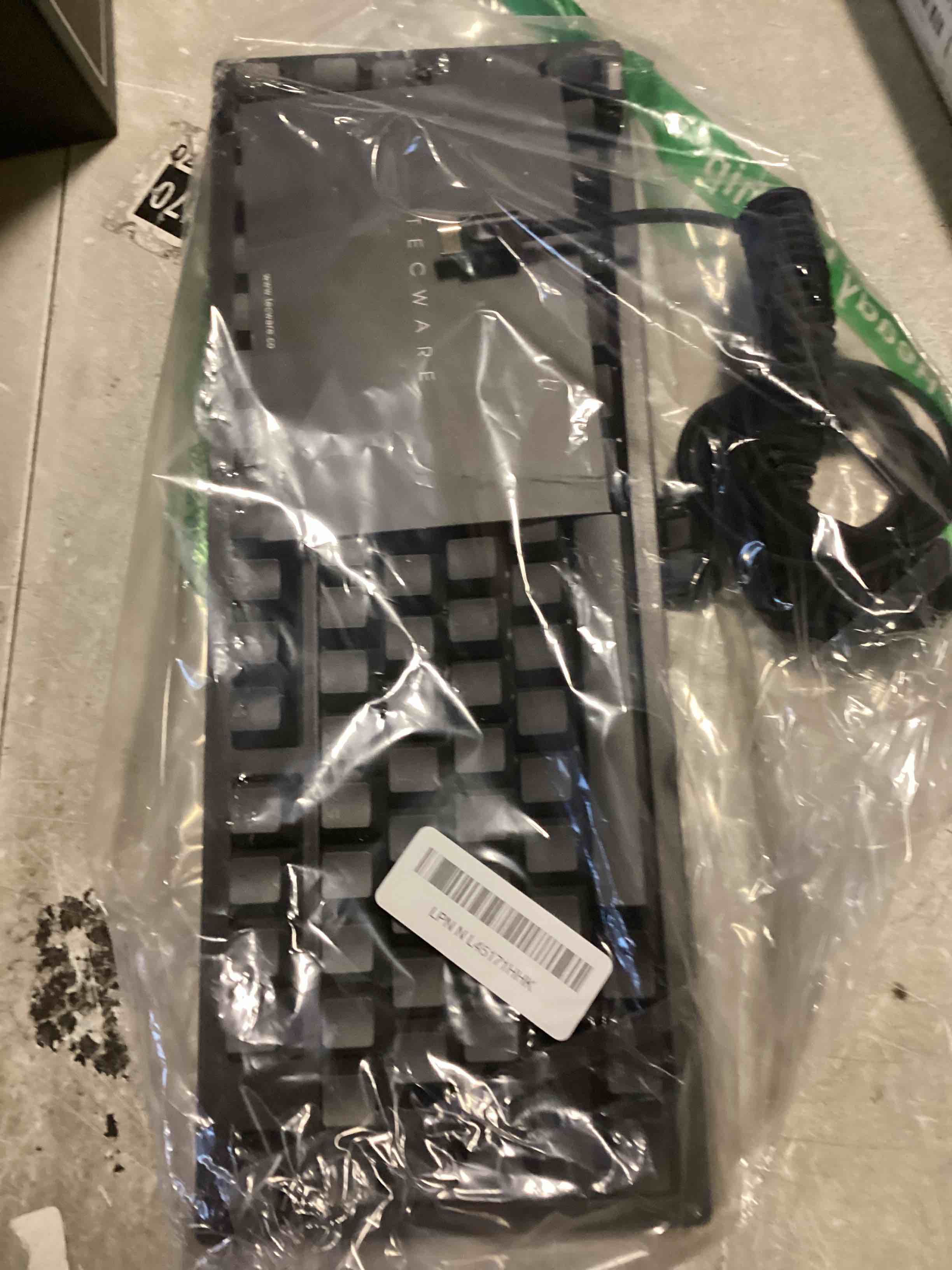 https://s3.amazonaws.com/lotting-images-prod/bidfta/PPE2196766_1737724347289.jpeg