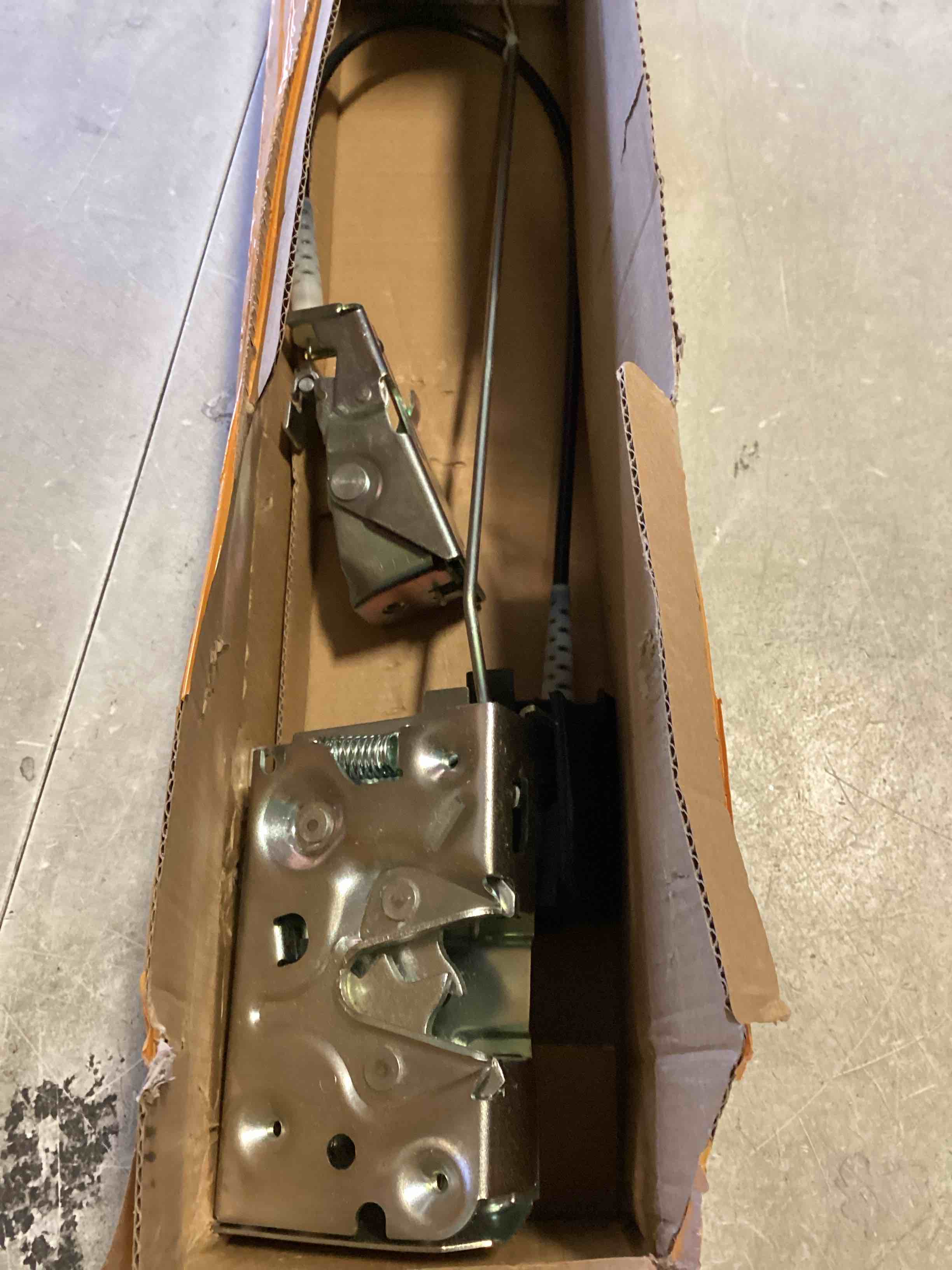 https://s3.amazonaws.com/lotting-images-prod/bidfta/PPE2196951_1738001047360.jpeg