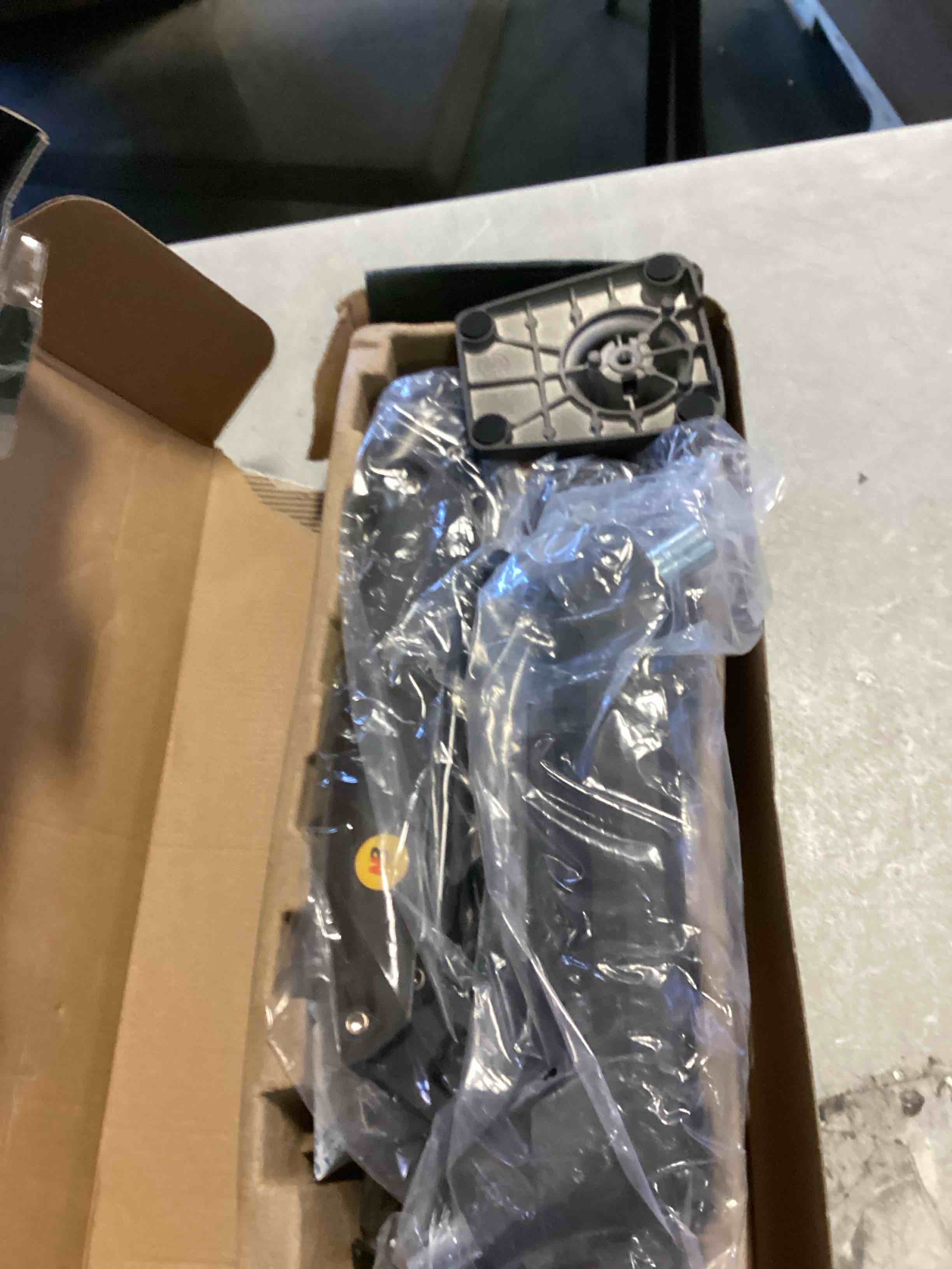 https://s3.amazonaws.com/lotting-images-prod/bidfta/PPE2196966_1738006788818.jpeg