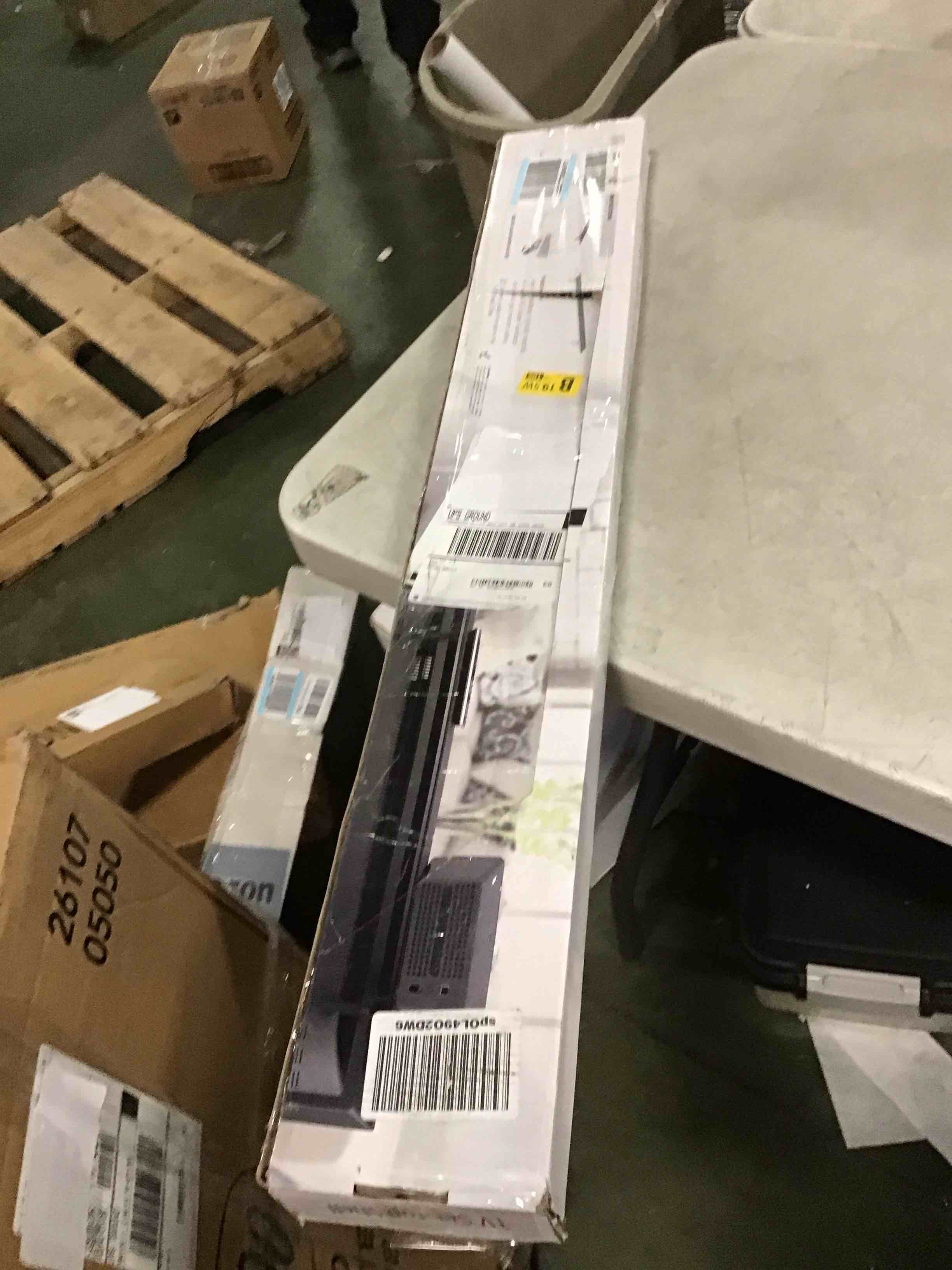 https://s3.amazonaws.com/lotting-images-prod/bidfta/PPE2197871_1736792520261.jpeg