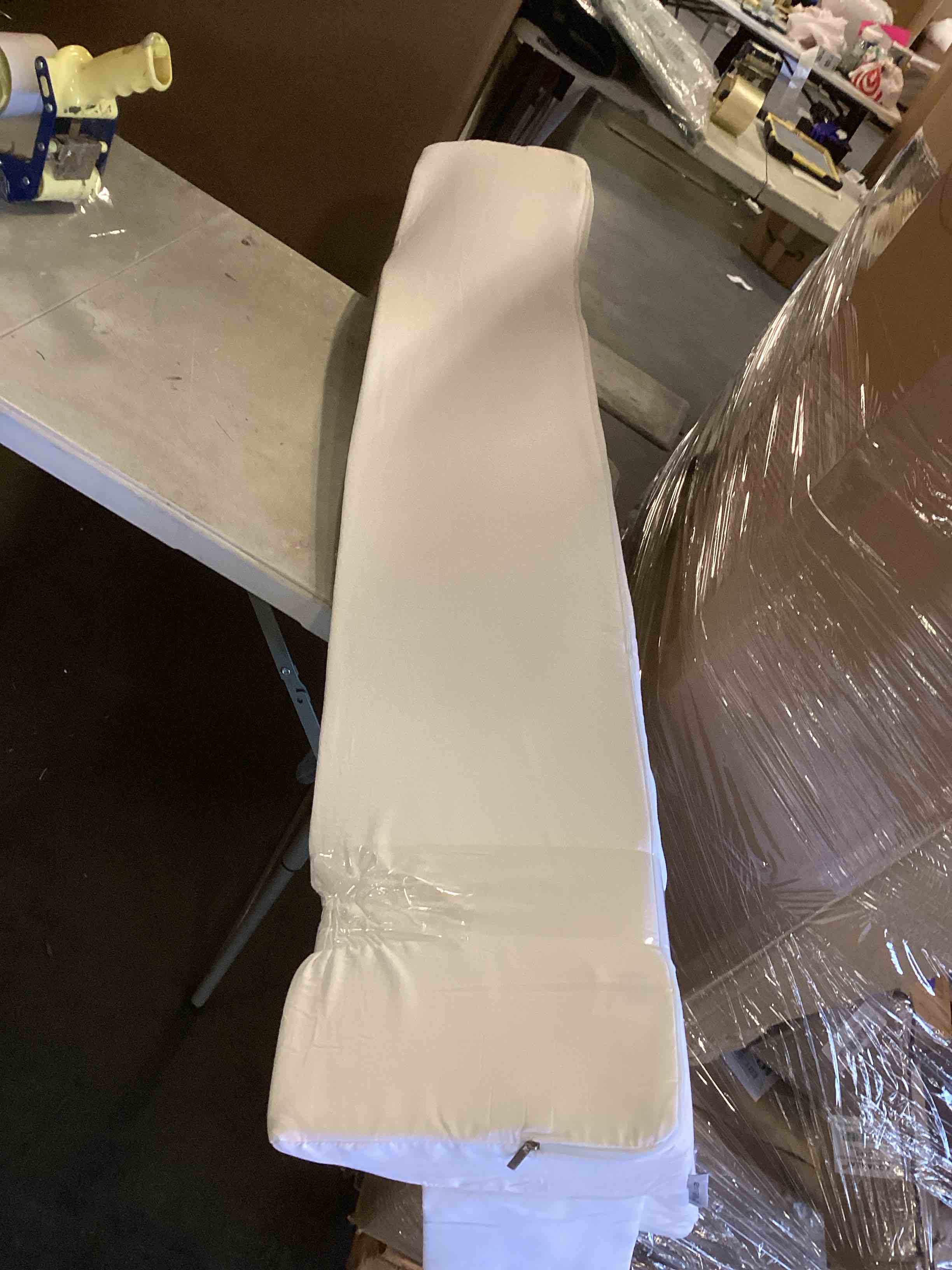 https://s3.amazonaws.com/lotting-images-prod/bidfta/PPE2198788_1737737085828.jpeg