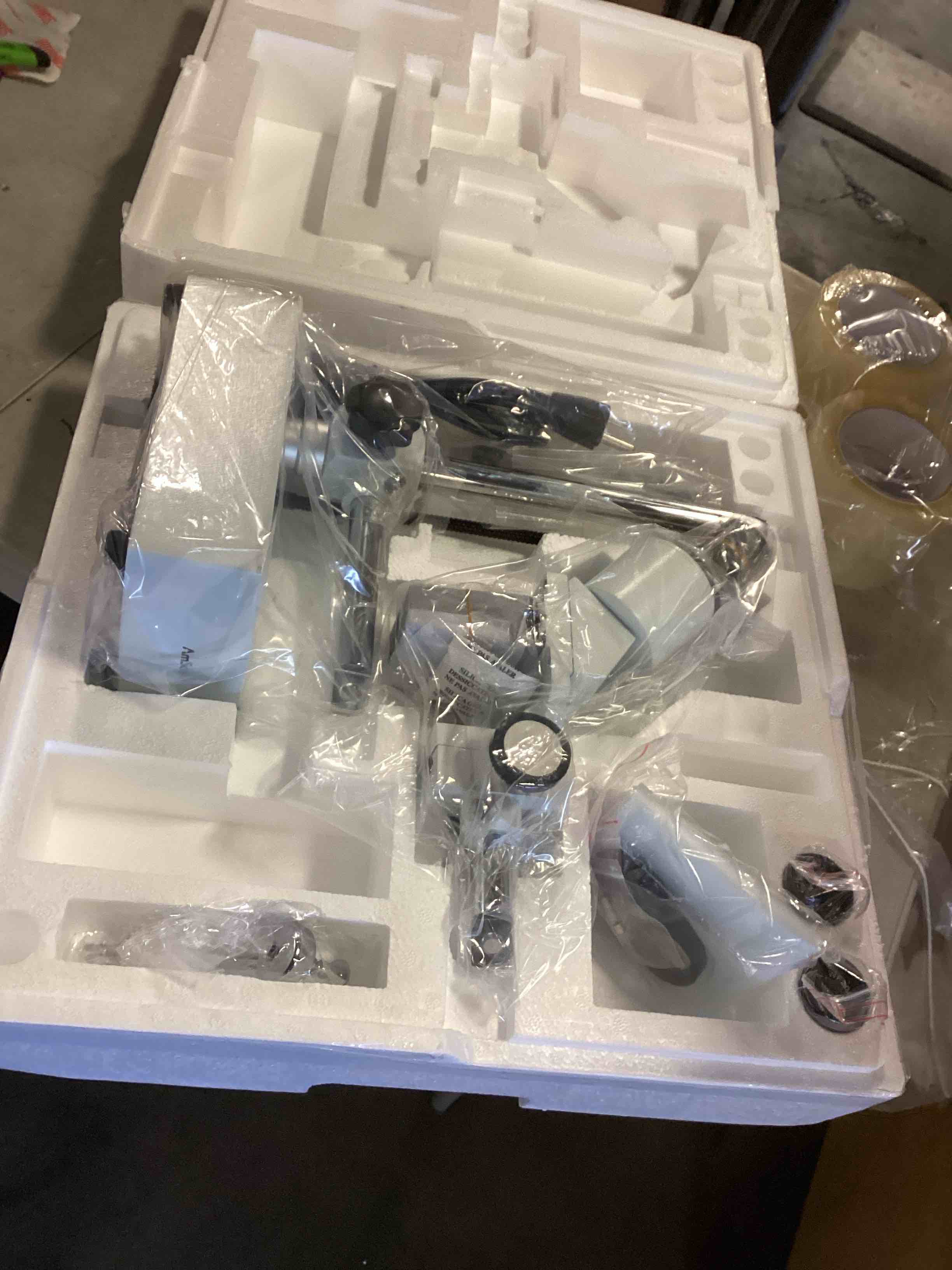 https://s3.amazonaws.com/lotting-images-prod/bidfta/PPE2198804_1737744097492.jpeg
