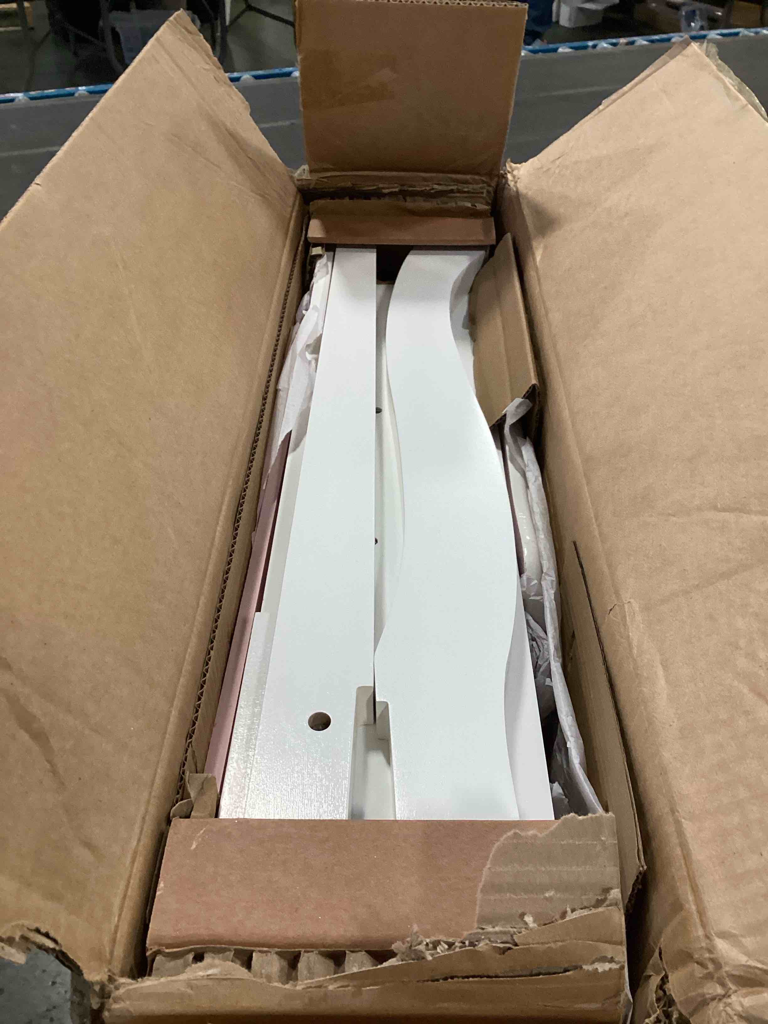 https://s3.amazonaws.com/lotting-images-prod/bidfta/PPE2199854_1738332793498.jpeg