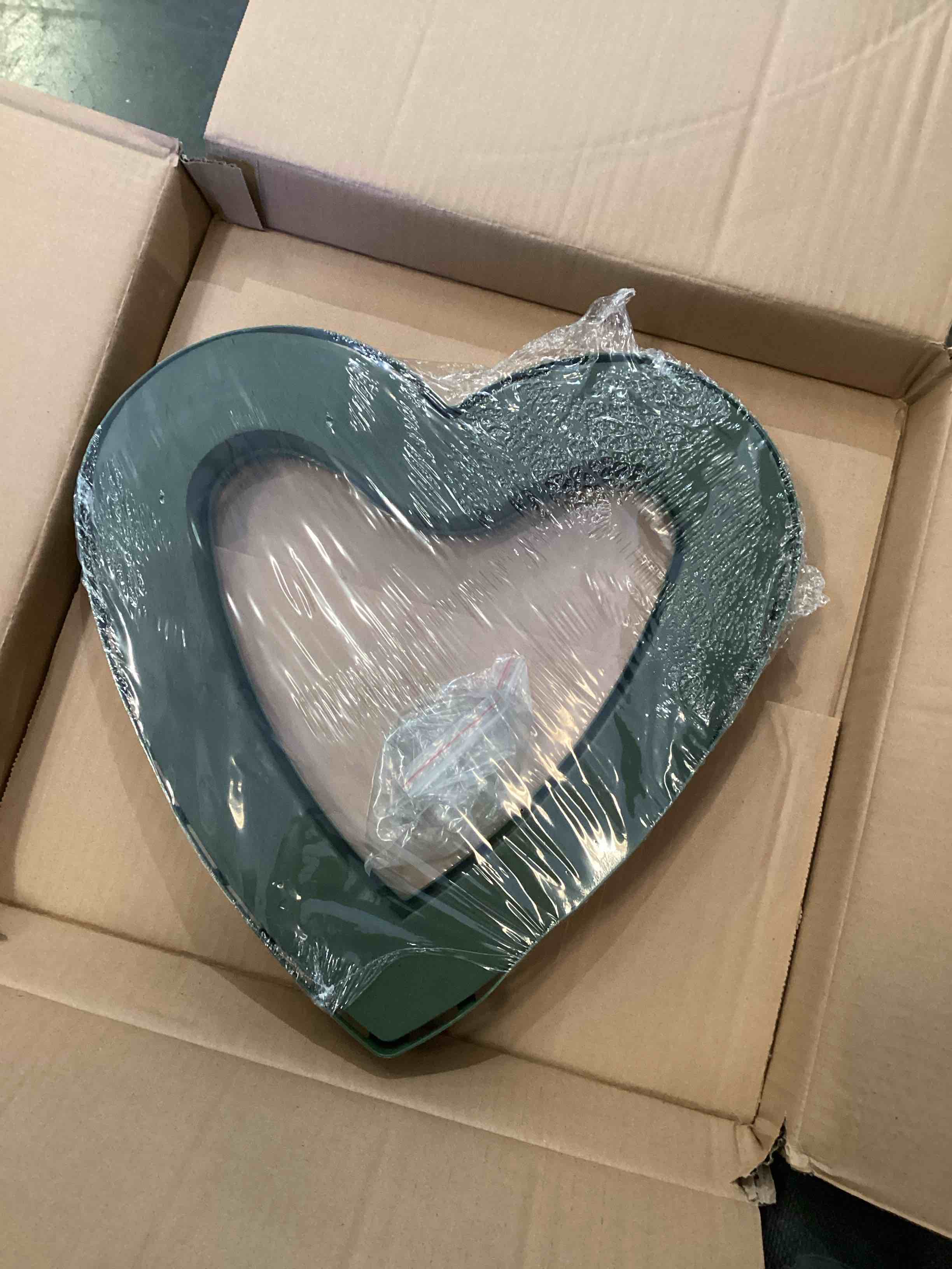 TOPBATHY Large Heart Shaped Floral Foam with Suction Cup 16 Inch Floral Arrangement Base for Wedding