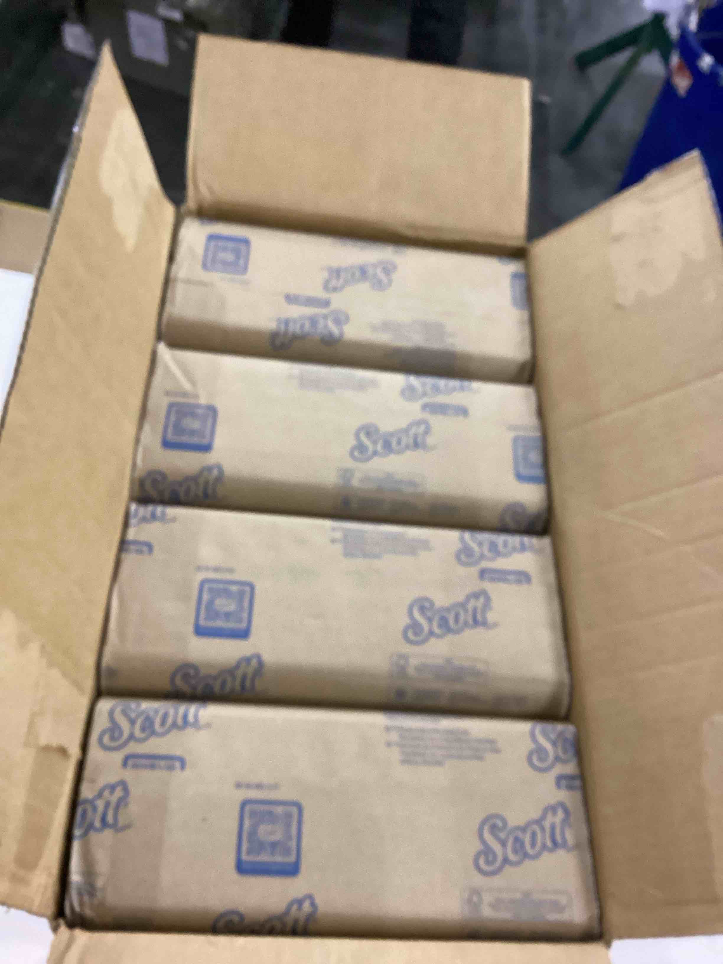 Scott® Multifold Paper Towels (01840), with Absorbency Pockets™, 9.2" x 9.4" sheets, White, Compact Case for Easy Storage, (250 Sheets/Pack, 16 Packs/Case, 4,000 Sheets/Case)