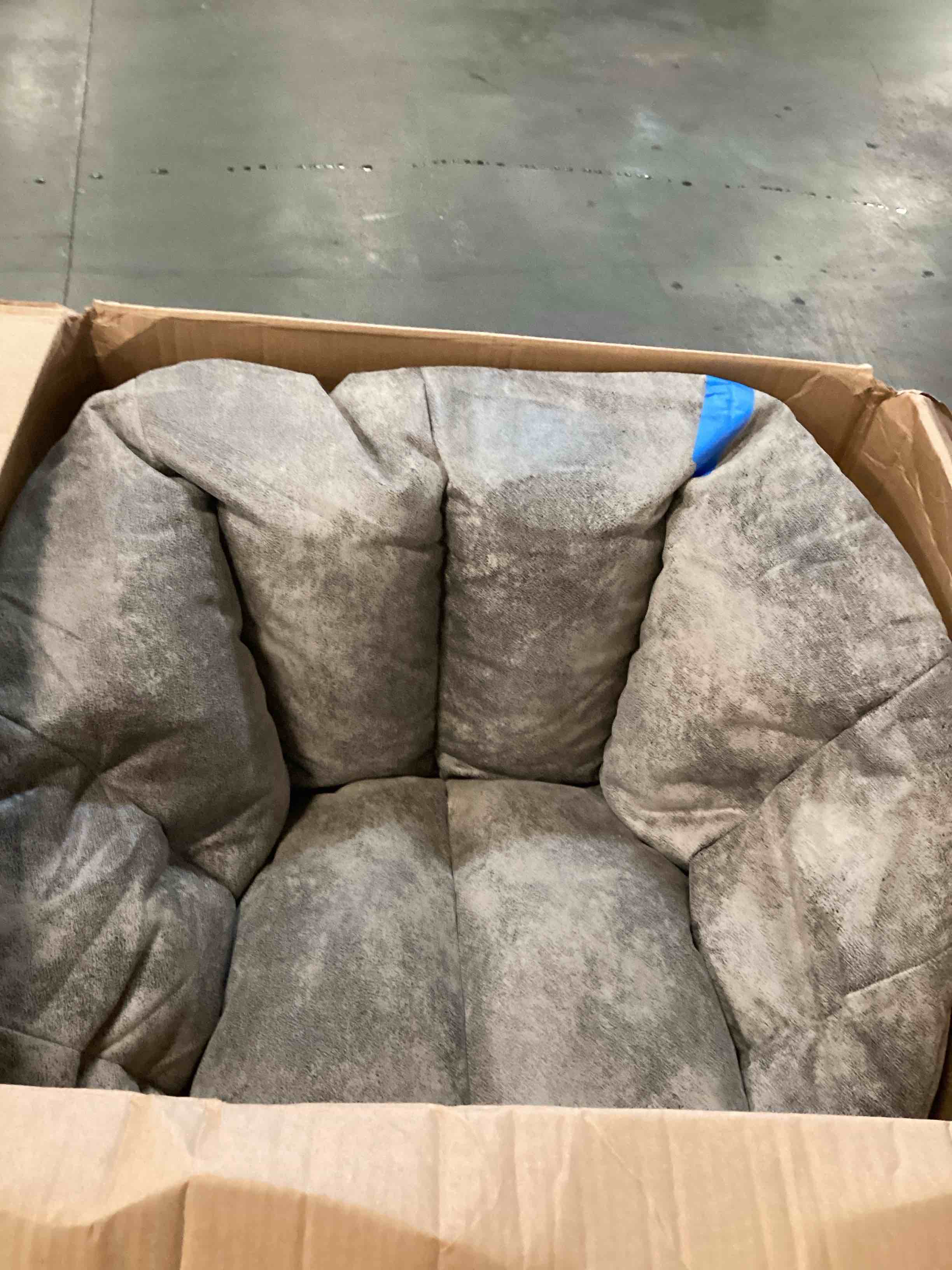 https://s3.amazonaws.com/lotting-images-prod/bidfta/PPE2224950_1738175939712.jpeg