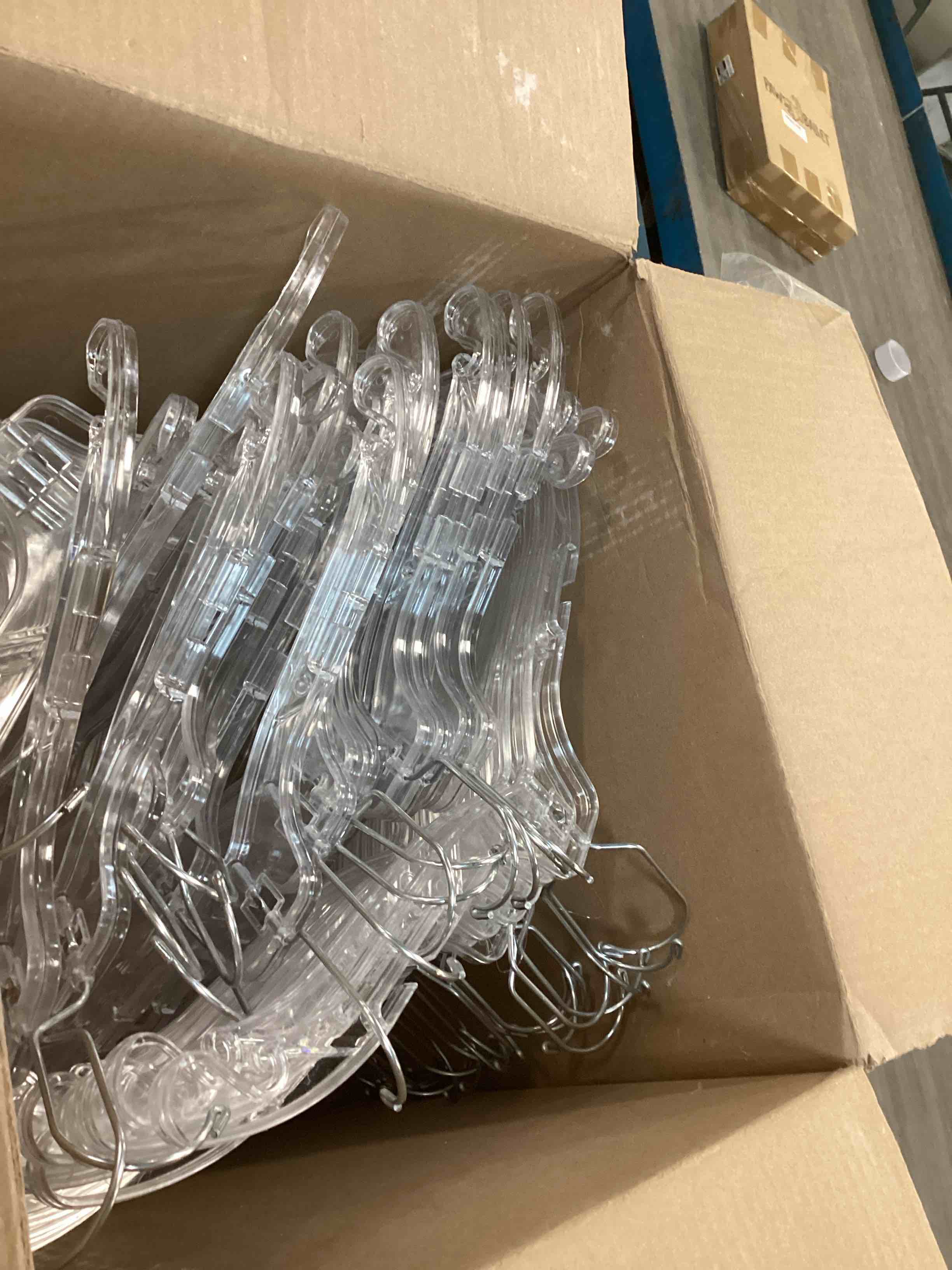 https://s3.amazonaws.com/lotting-images-prod/bidfta/PPE2225104_1738255335427.jpeg