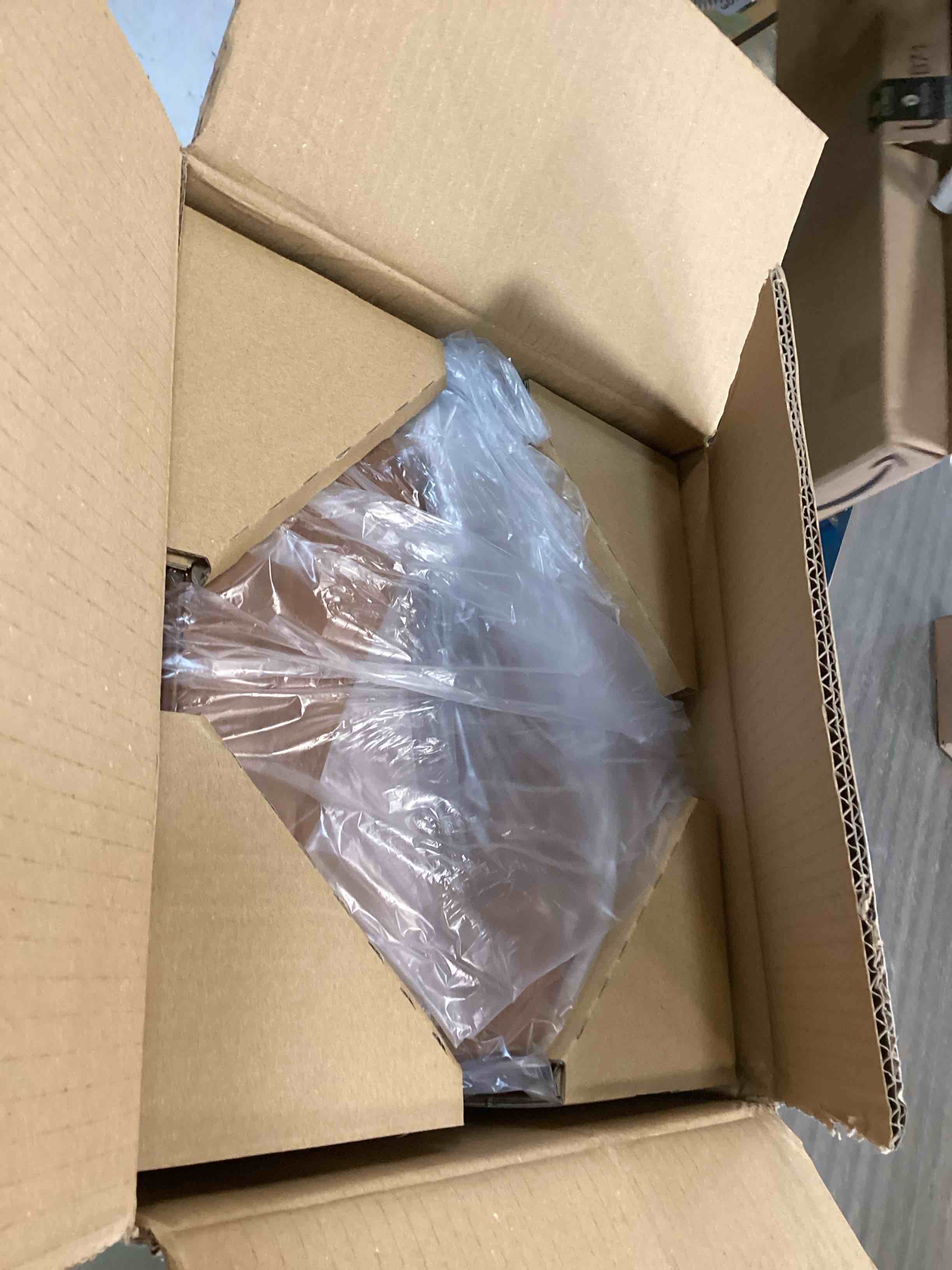 https://s3.amazonaws.com/lotting-images-prod/bidfta/PPE2225134_1738257193813.jpeg