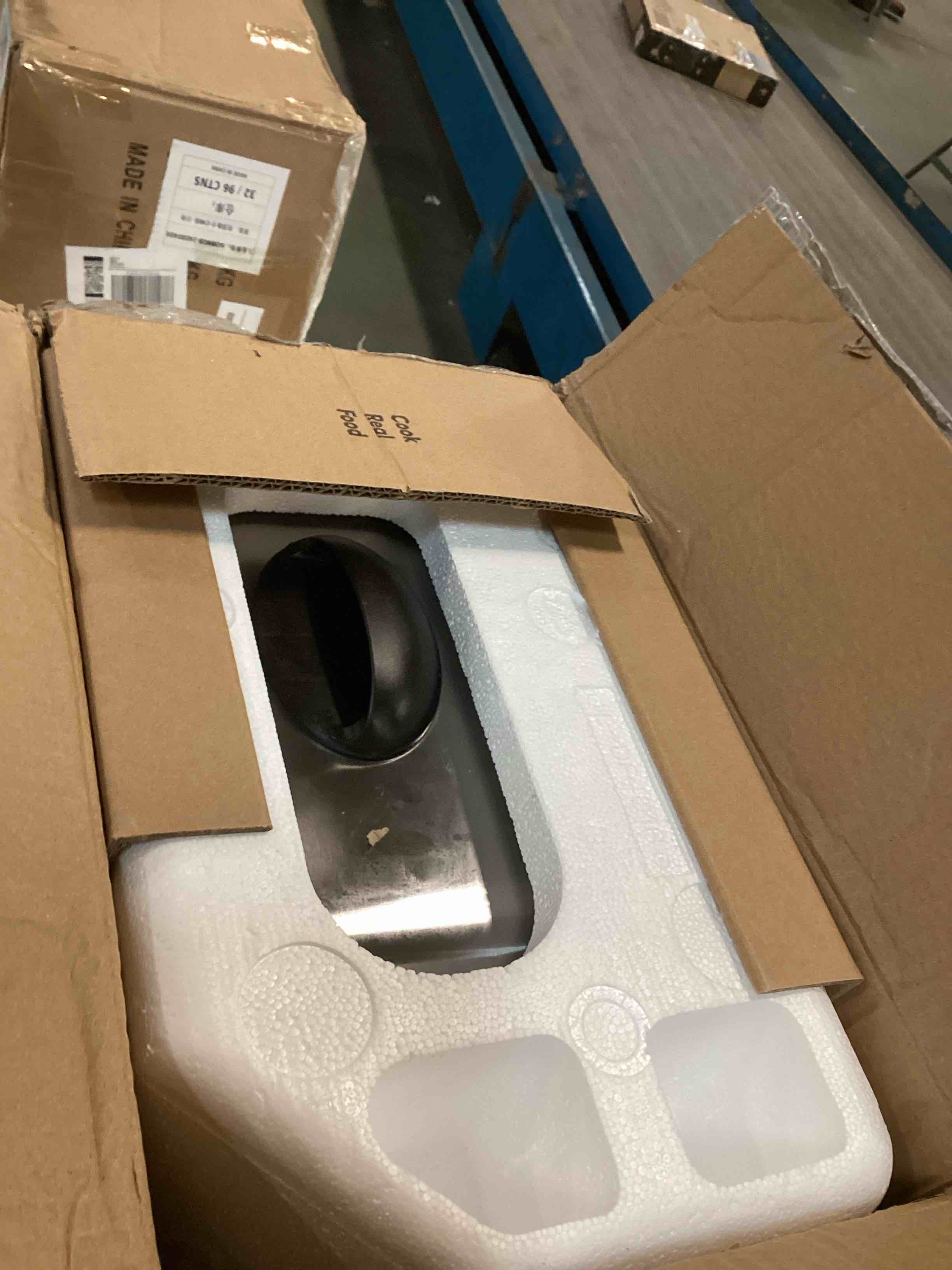 https://s3.amazonaws.com/lotting-images-prod/bidfta/PPE2225138_1738257413633.jpeg